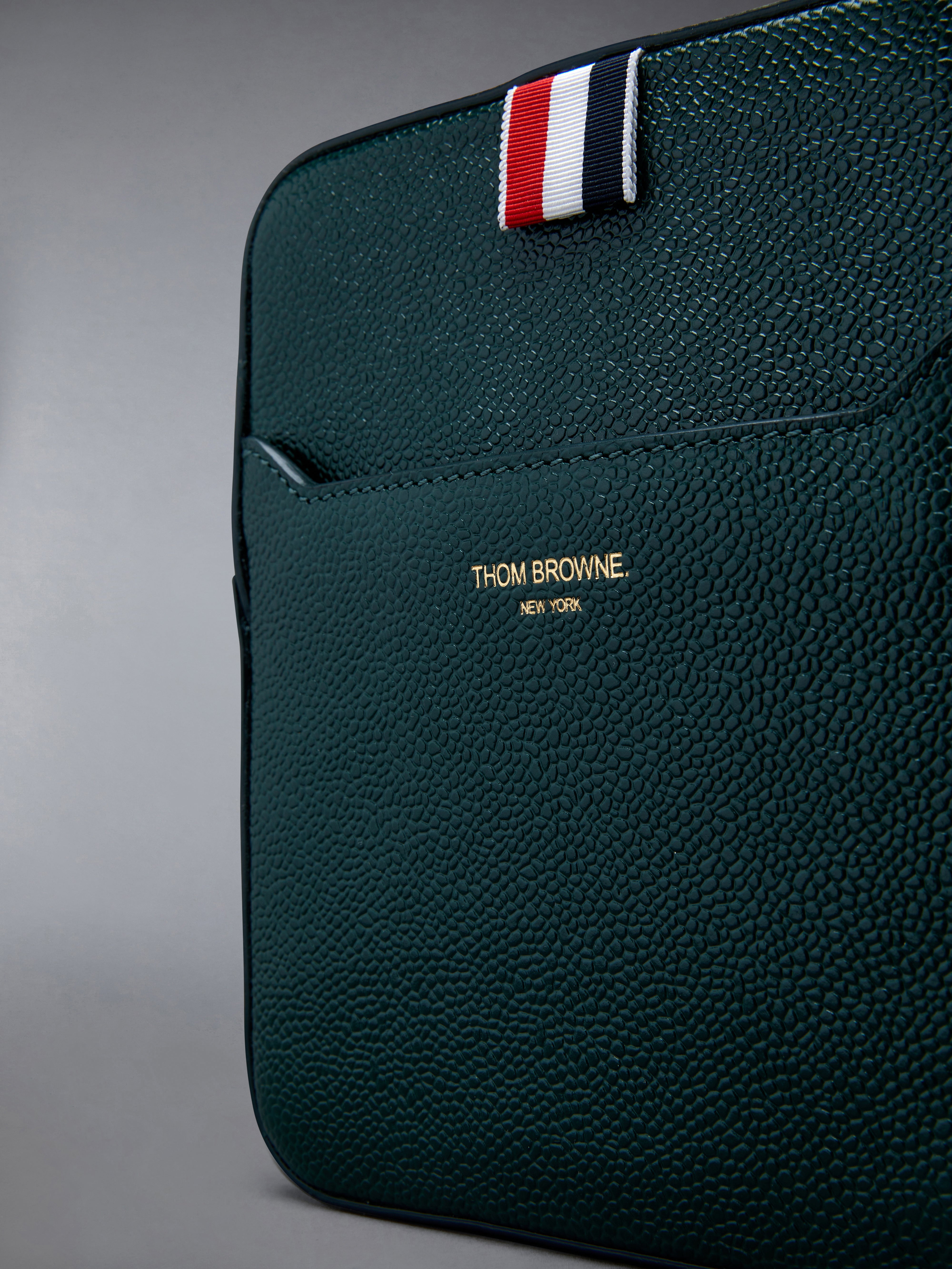 PEBBLE GRAIN LEATHER VERTICAL CAMERA BAG - 6