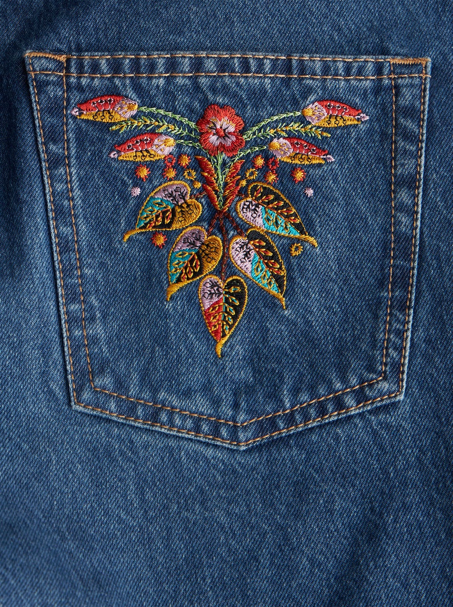 JEANS WITH EMBROIDERED POCKETS - 6