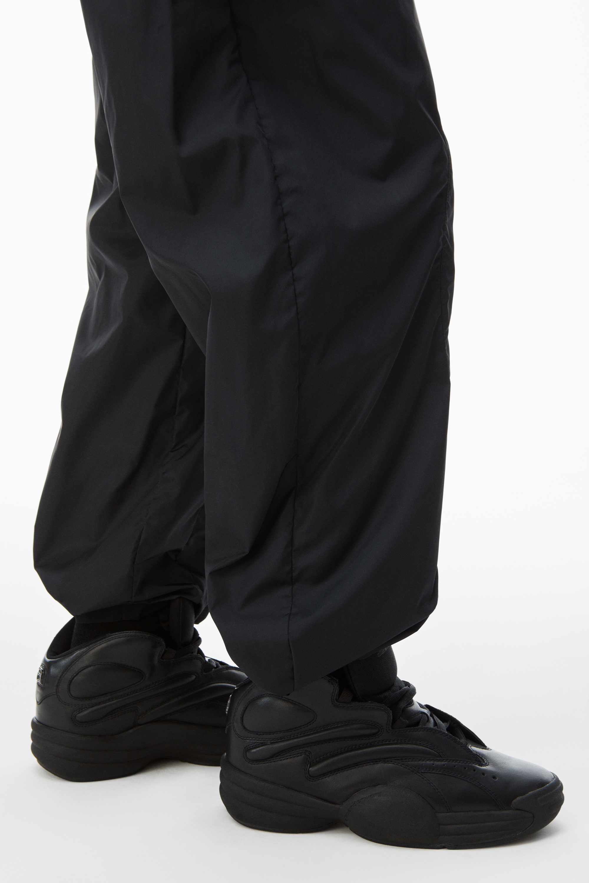 articulated track pant in crisp nylon - 6