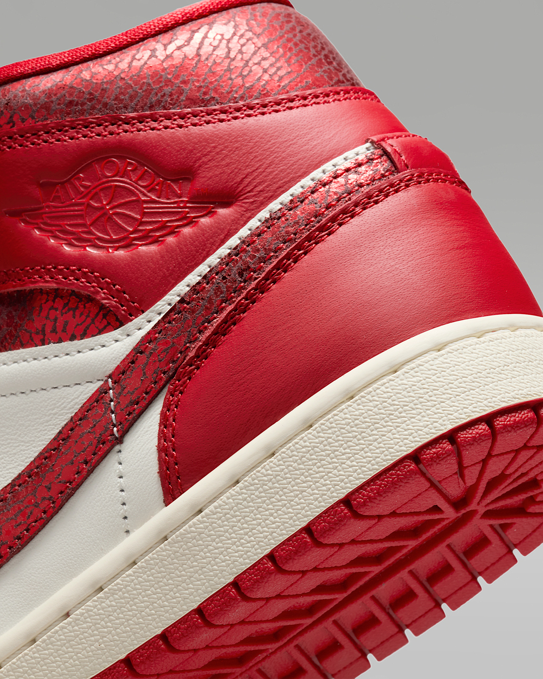 Air Jordan 1 Mid SE Women's Shoes - 8