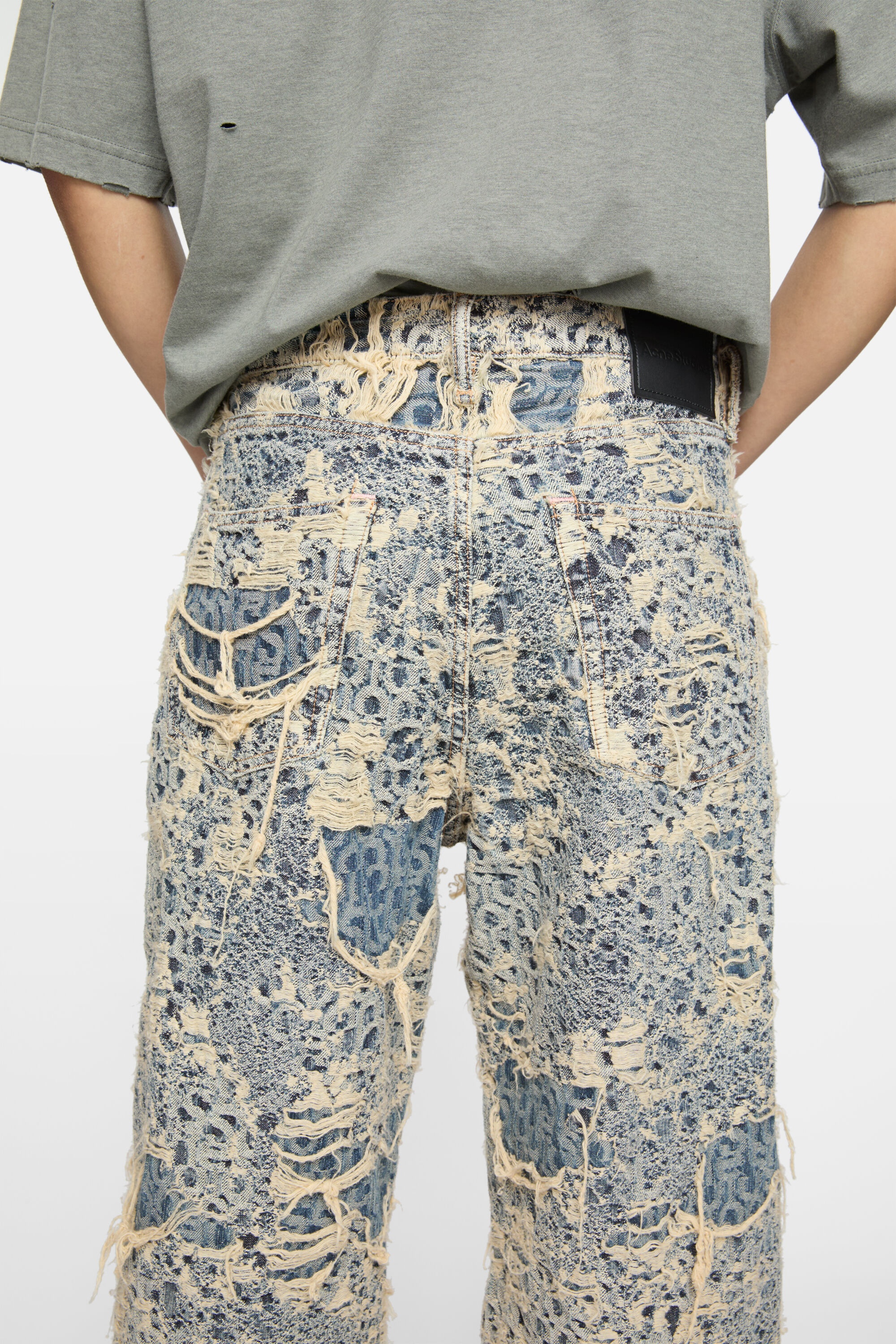 Baggy fit jeans - 1981 Distressed Monogram - Mid Blue - 7