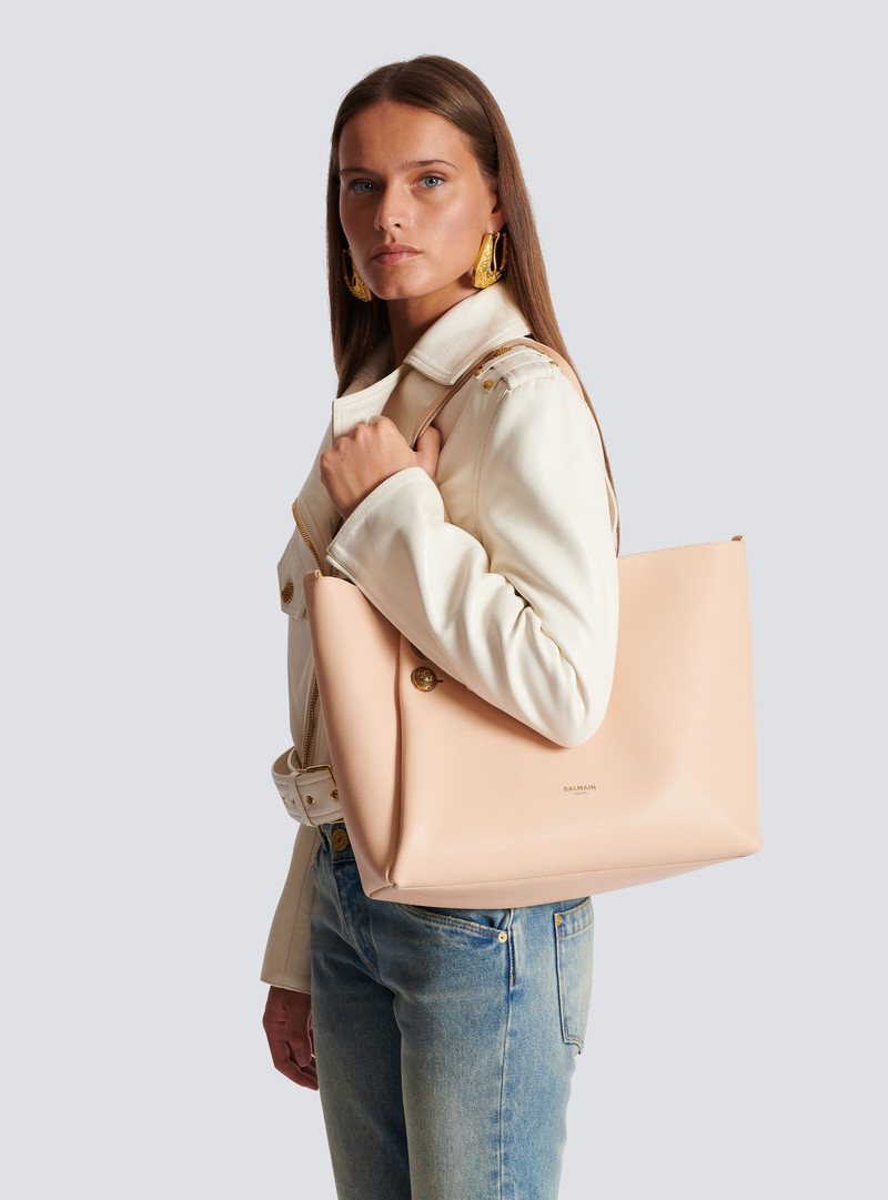 Emblème grained leather tote bag 9
