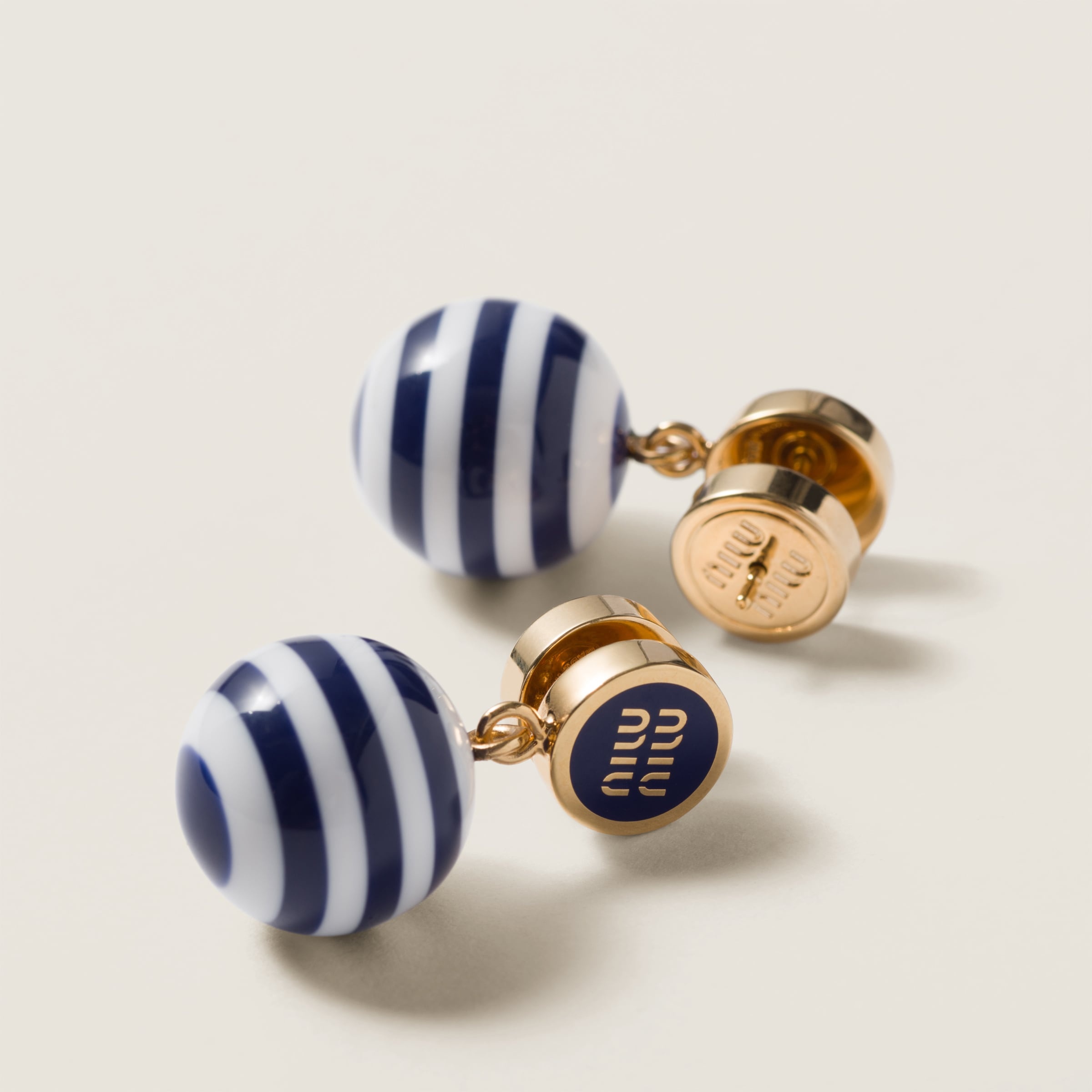 Metal and pearl earrings - 3