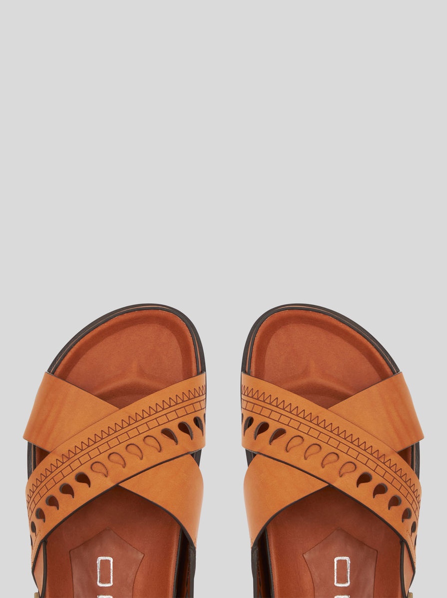 LEATHER SANDALS WITH GEOMETRIC PAISLEY PATTERNS - 2