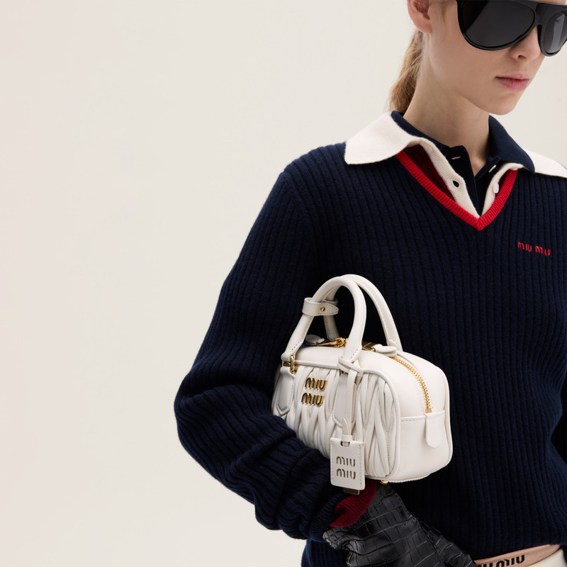 V-neck cashmere sweater 4