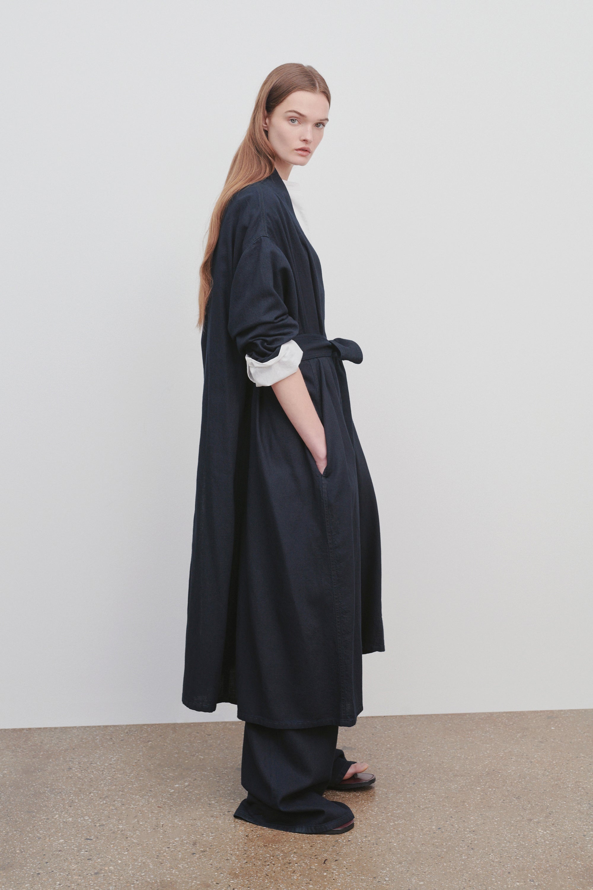 THE ROW☆RIMBAUD リネン ベルテッド ラップコート ブラック The Row Rimbaud Coat in Cotton and Linen | REVERSIBLE
