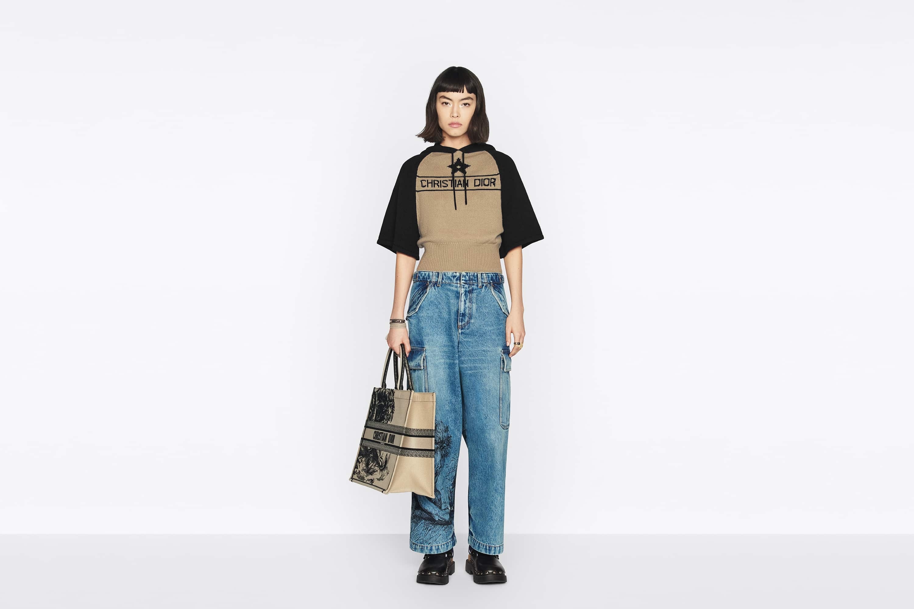 Three-Quarter Sleeve Hooded Sweater - 4