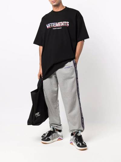 VETEMENTS Think Globally logo T-shirt outlook