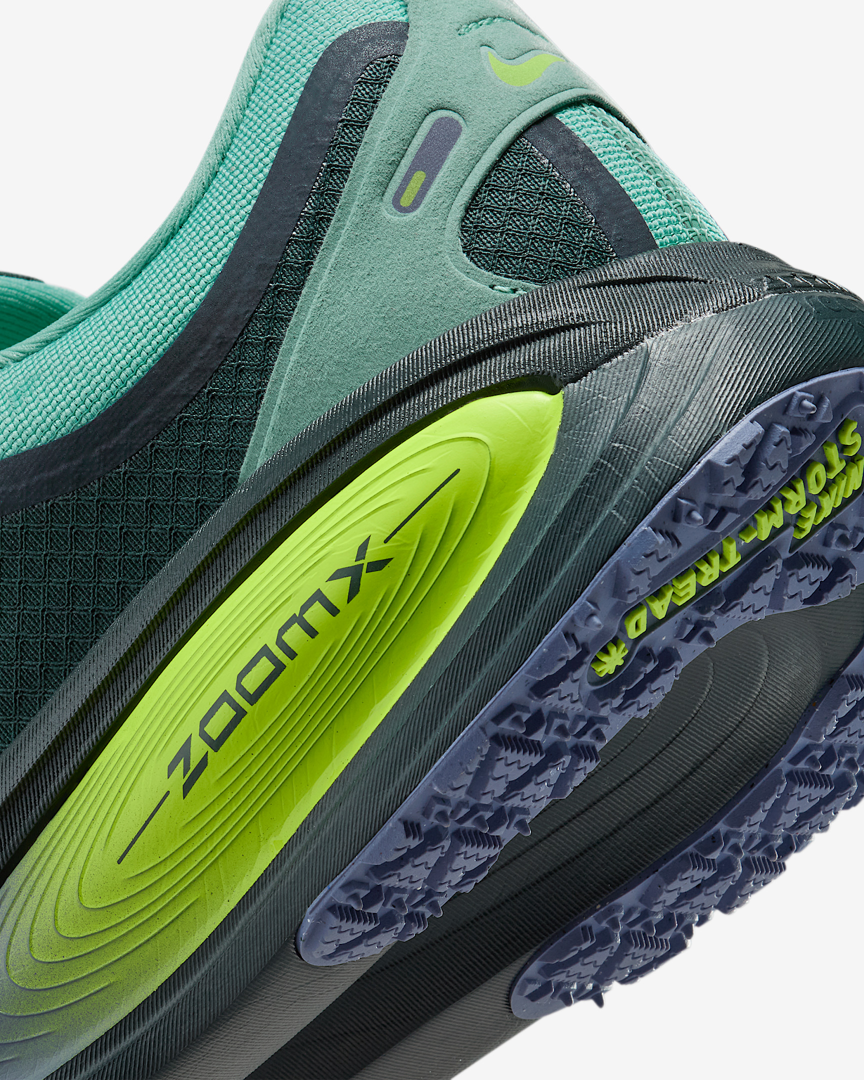 Nike Vomero 18 GORE-TEX Men's Waterproof Road Running Shoes with Reflective Accents - 8