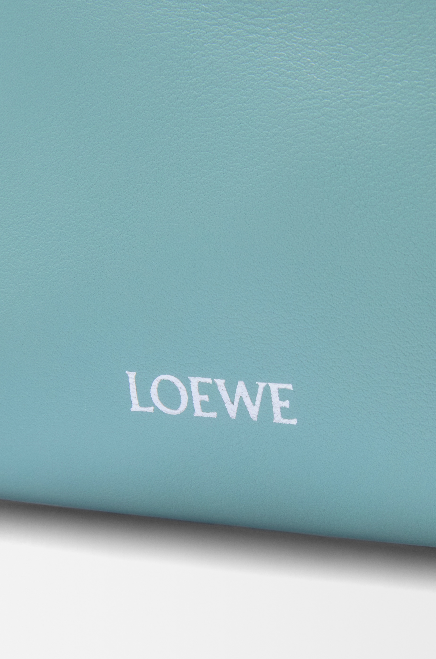 Pebble pouch in smooth calfskin - 8