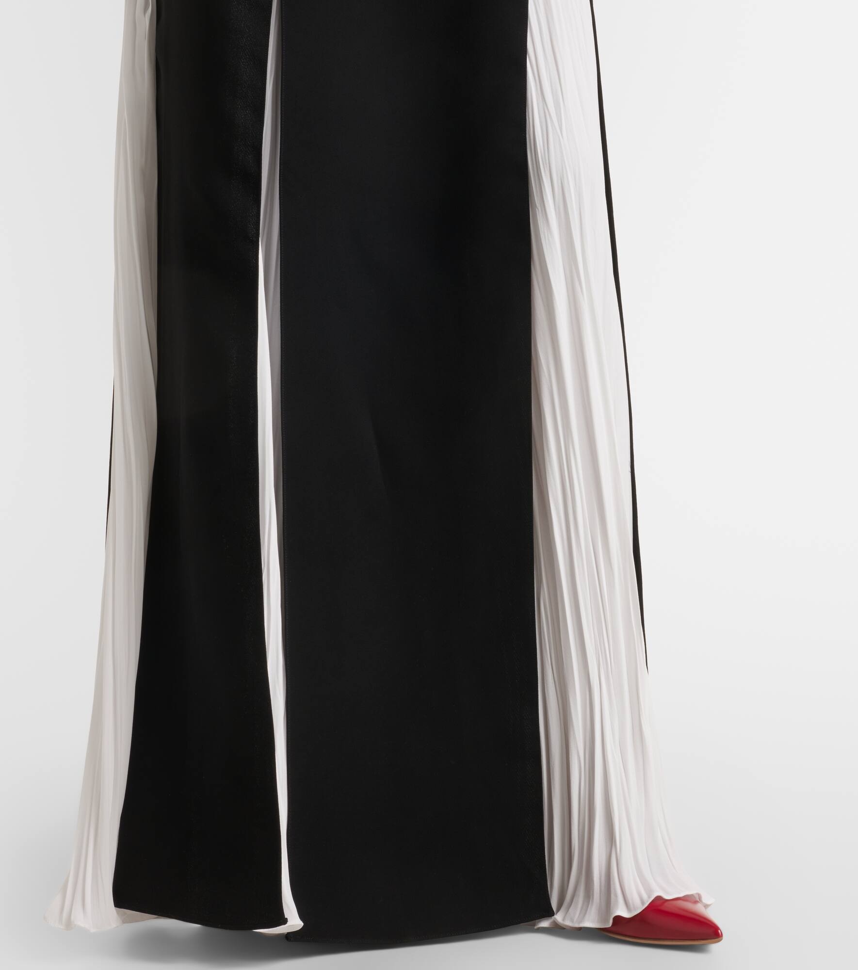 Silk-blend crêpe gown - 5