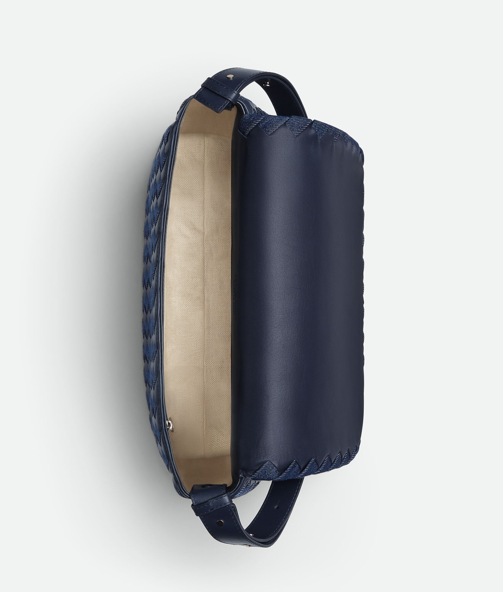 Bottega Veneta Large Cobble Messenger | REVERSIBLE
