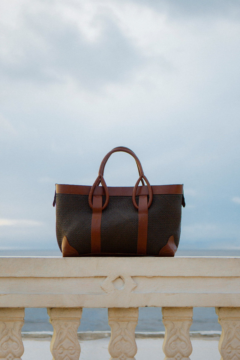 Wind Traveler Tote Bag 4