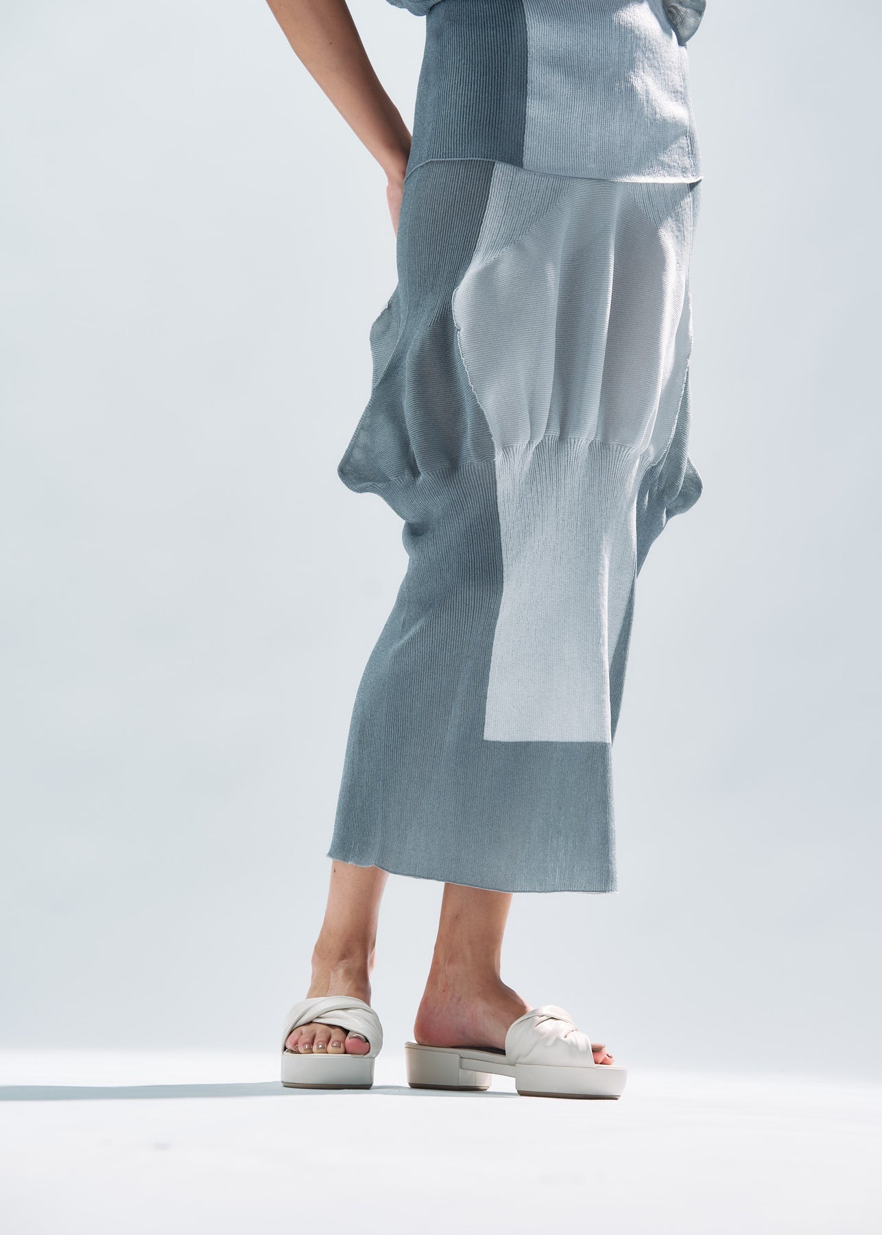 SHAPED NUDE SKIRT - 3