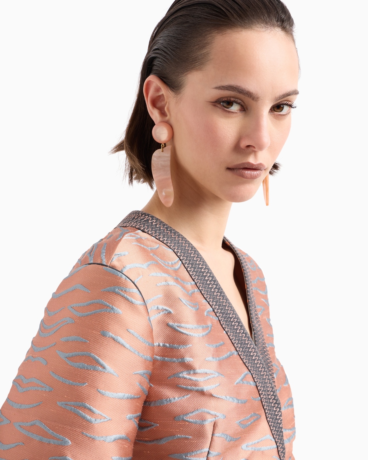 SHORT JACKET IN A JACQUARD SILK BLEND - 5