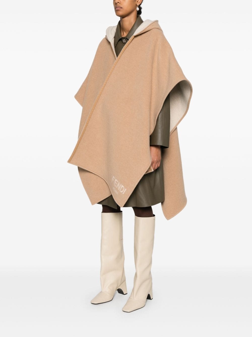 【送料&関税込】fendi Roma Poncho FENDI Fendi Roma poncho | REVERSIBLE