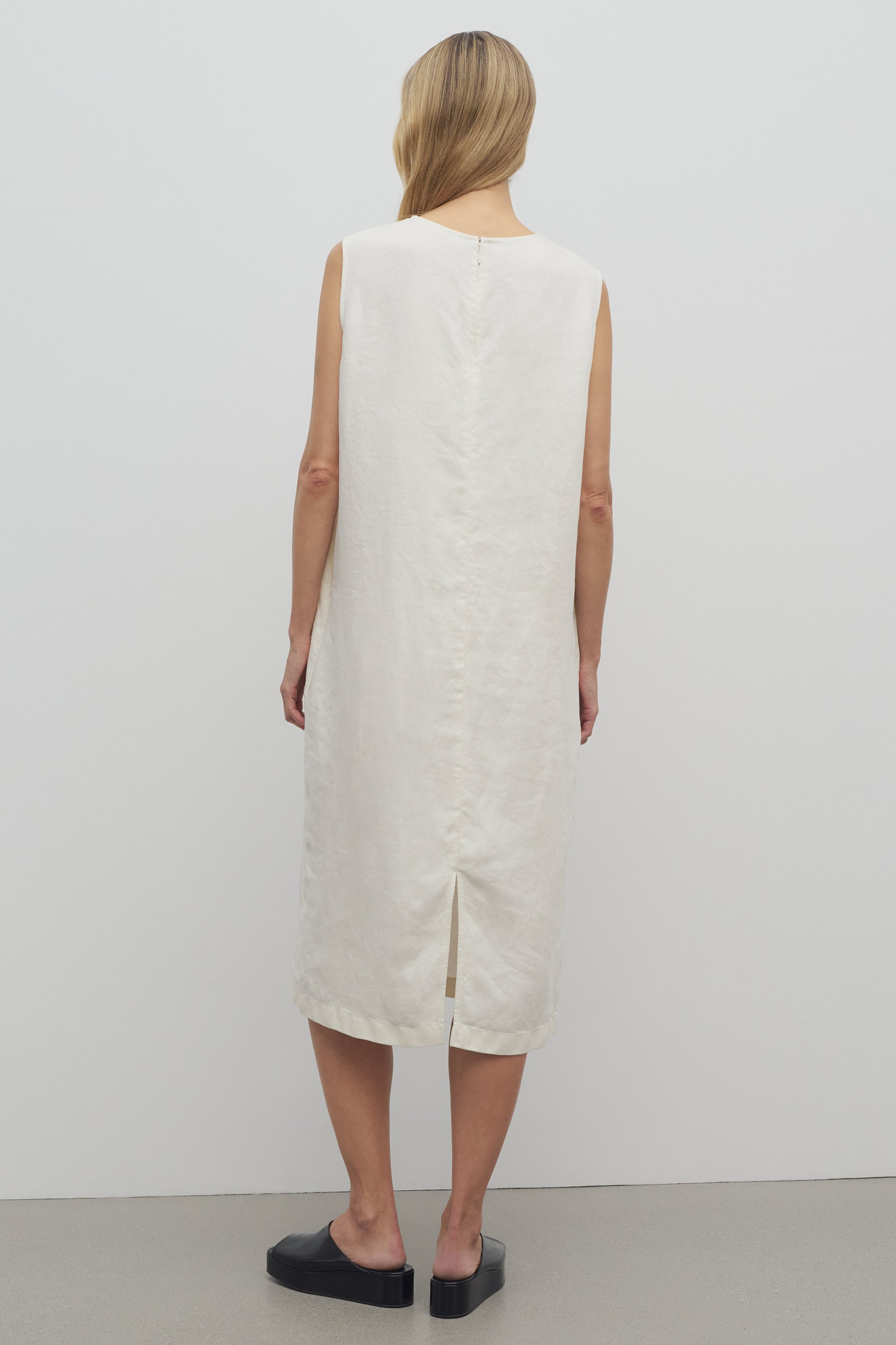 Mirnal Dress in Linen - 5