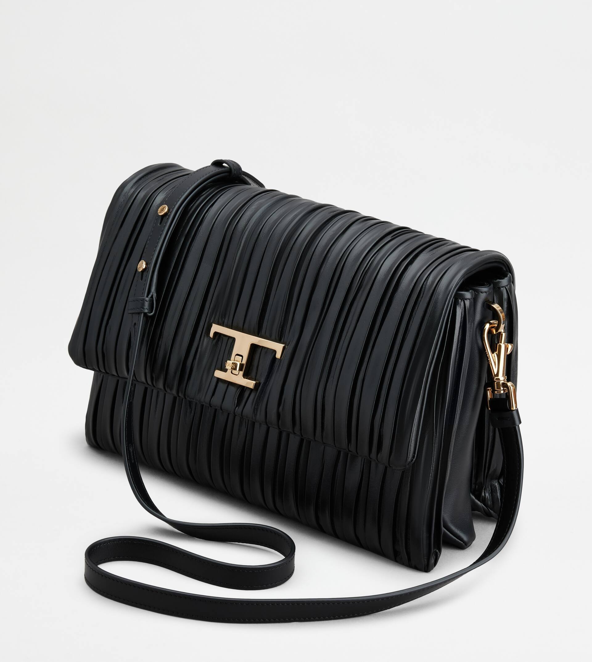 T TIMELESS FLAP BAG IN LEATHER MEDIUM - BLACK - 9