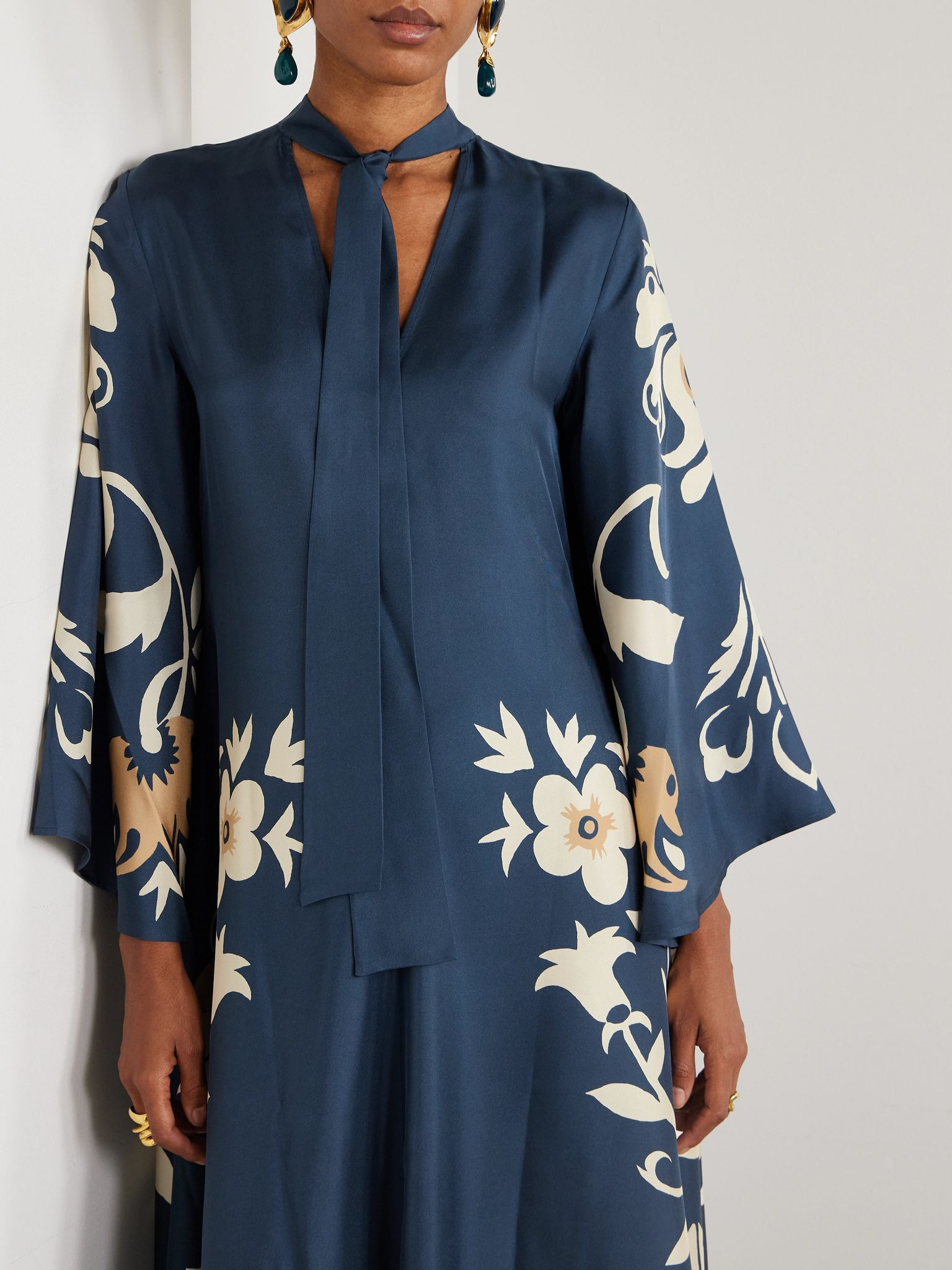 Scarf-detailed printed silk-twill maxi dress Blue - 5