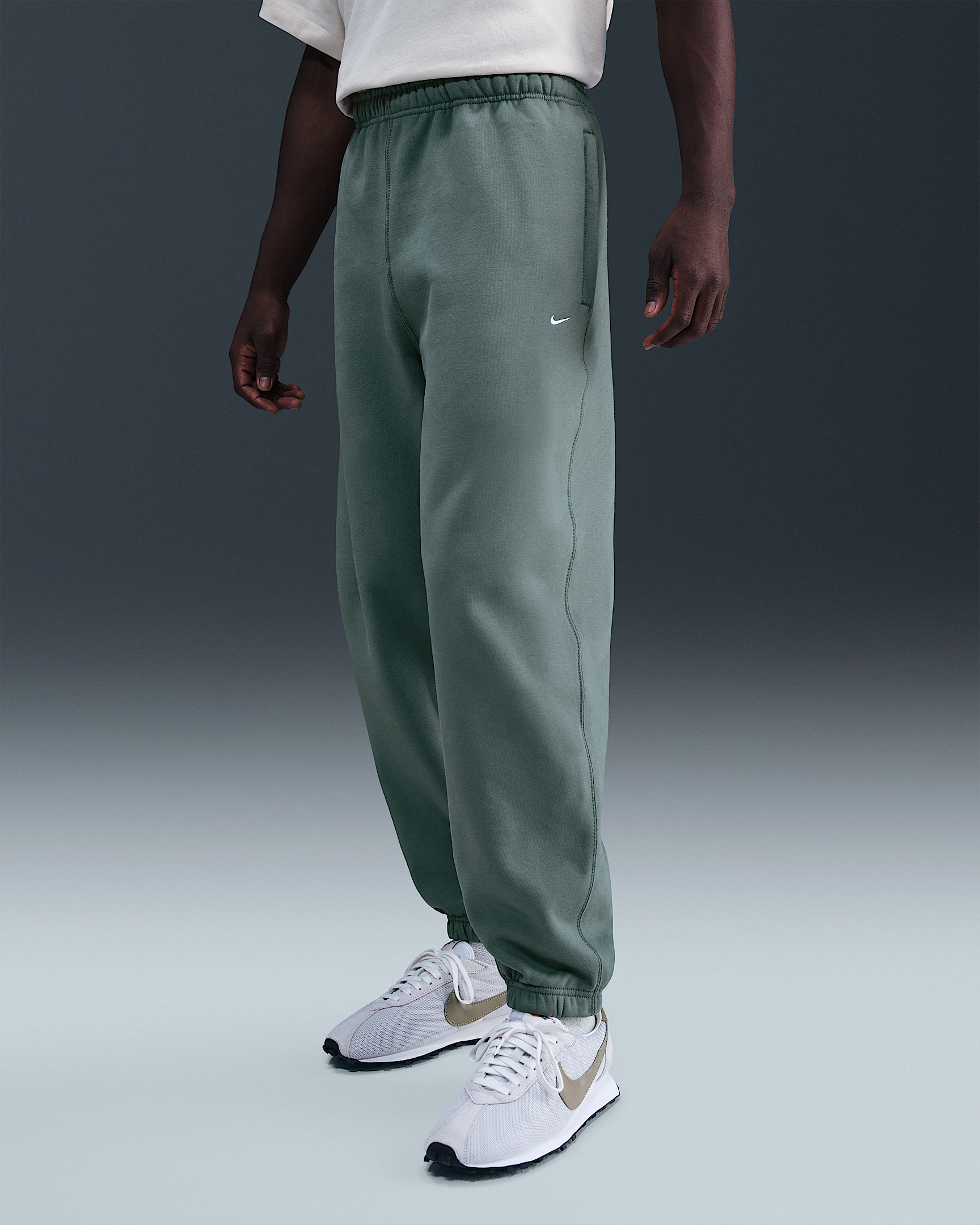 Nike Solo Swoosh Men's Cuffed Fleece Pants - 2