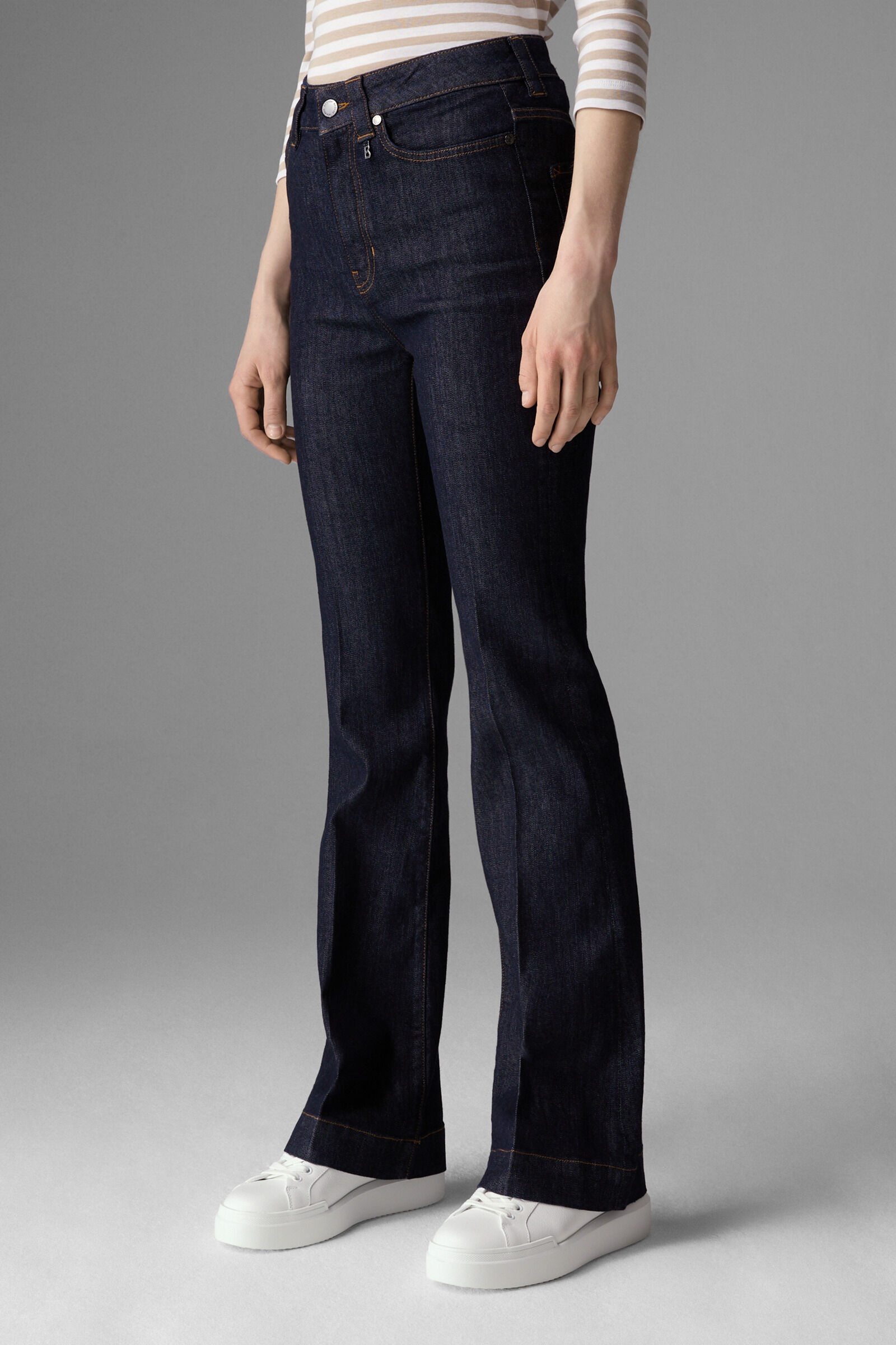 Devin Flared fit jeans in Dark denim blue - 2