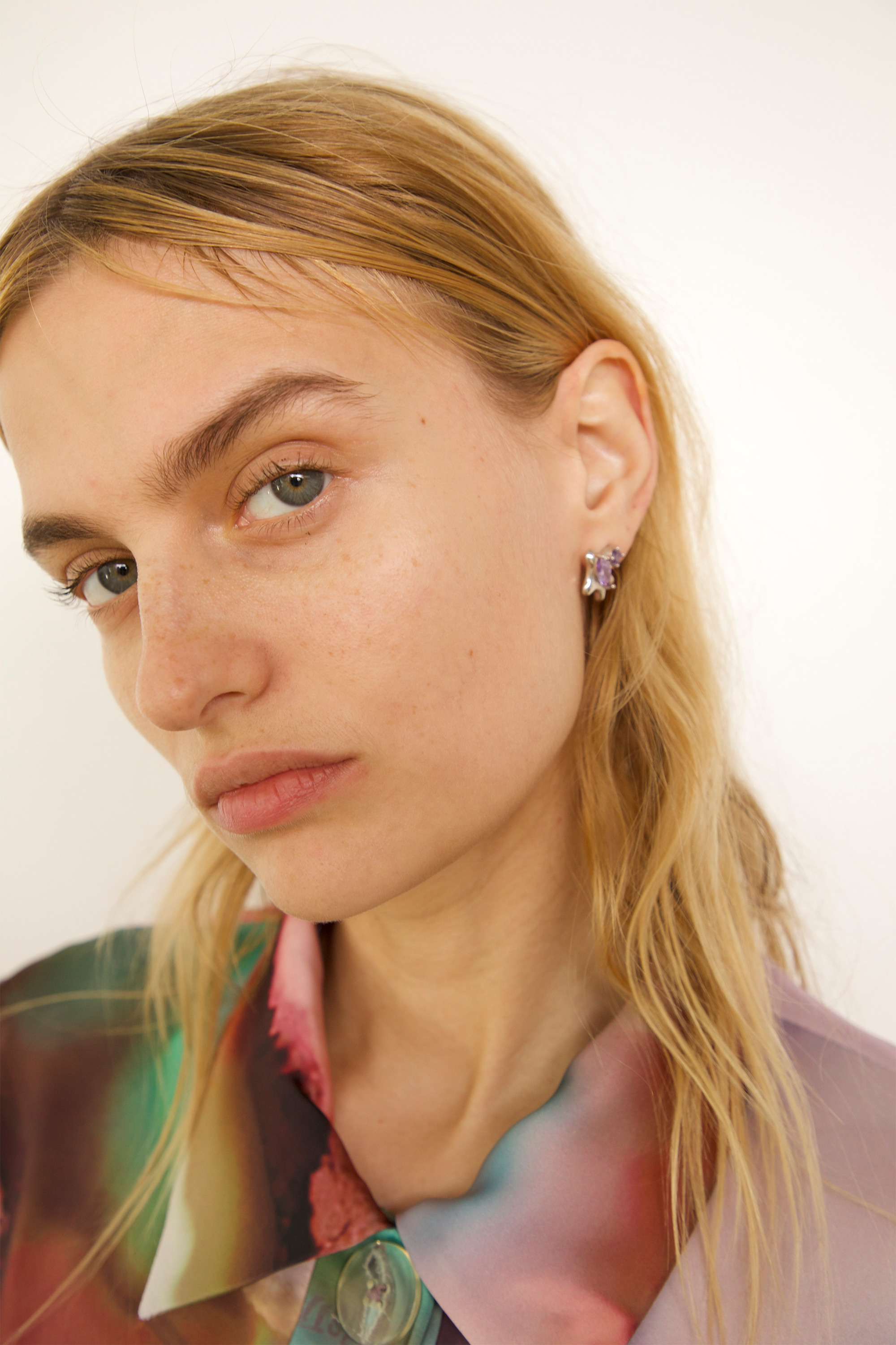 CLEAR STELLA STUDS - 2