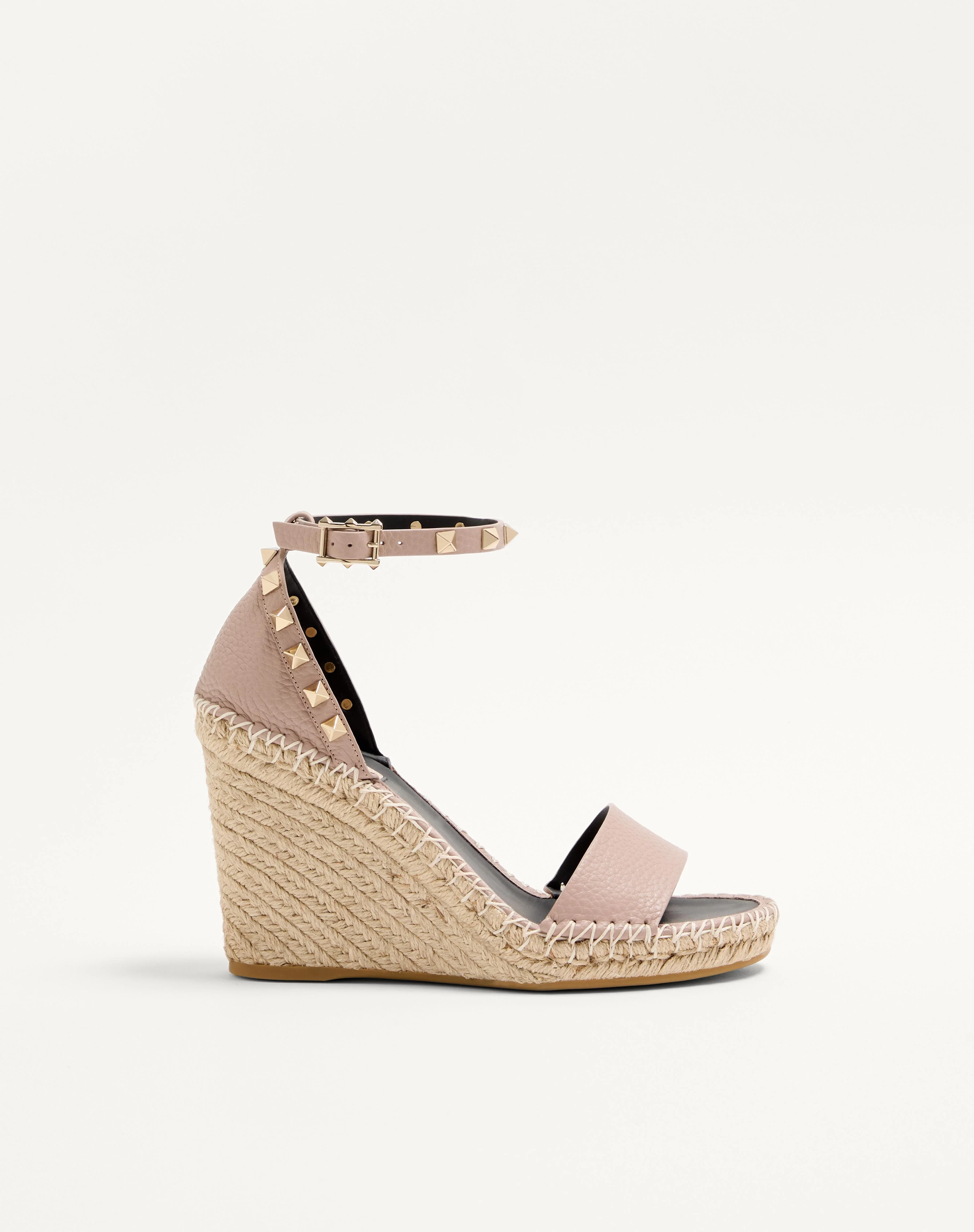 DOUBLE ROCKSTUD GRAINY CALFSKIN WEDGE SANDAL 105 MM - 1