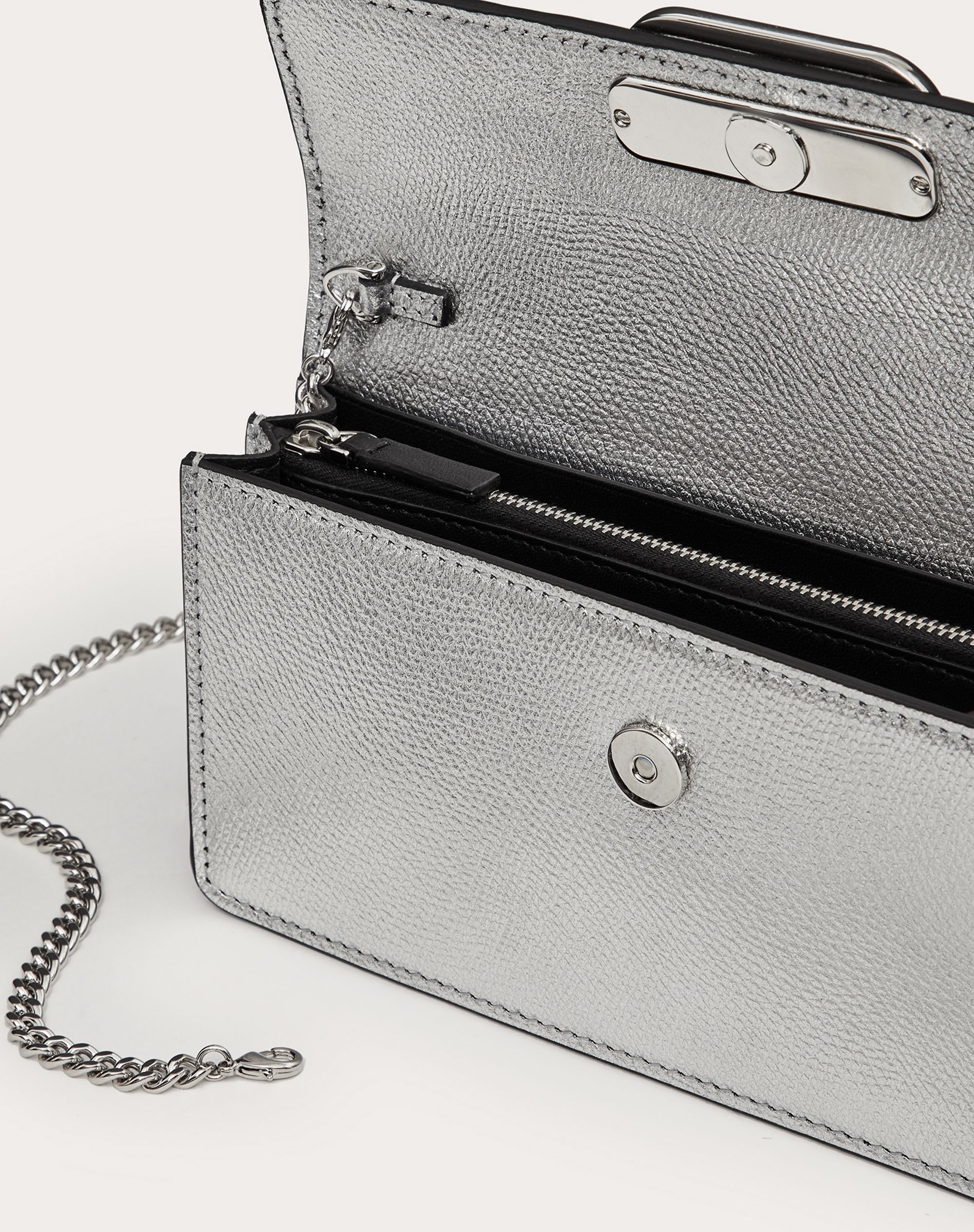 VLOGO SIGNATURE GRAINY METALLIC CALFSKIN WALLET WITH CHAIN - 6