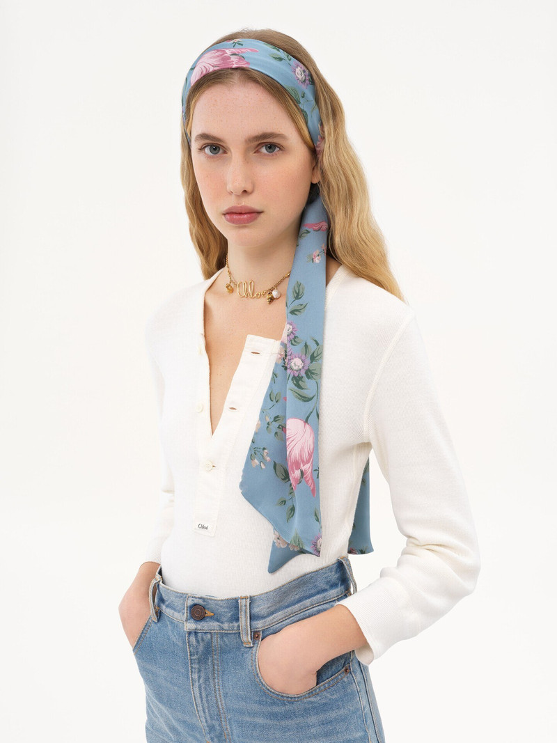 THE CHLOÉ PEONIES WIDE BANDEAU SCARF IN SILK CHARMEUSE 5