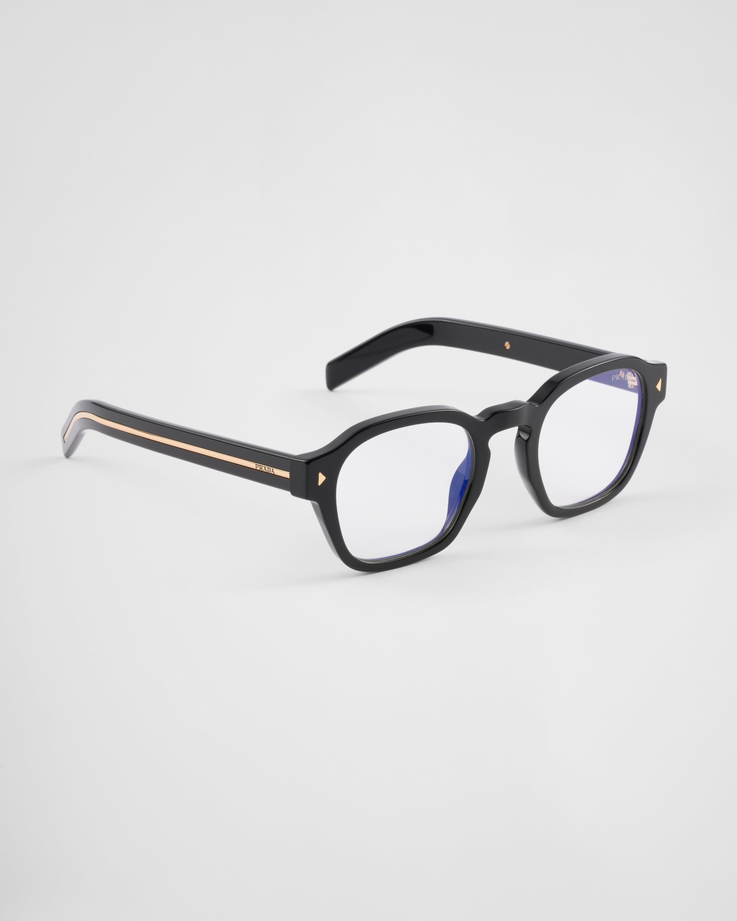 Sunglasses with the iconic metal plaque - 3