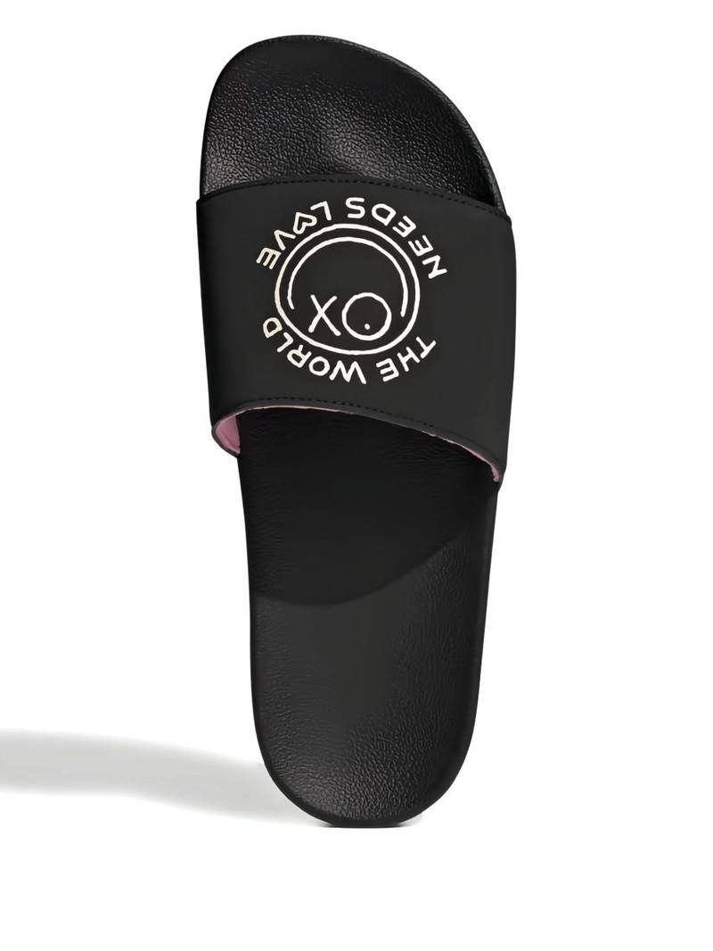 Adilette "André Saraiva The World Needs Love" slides 4