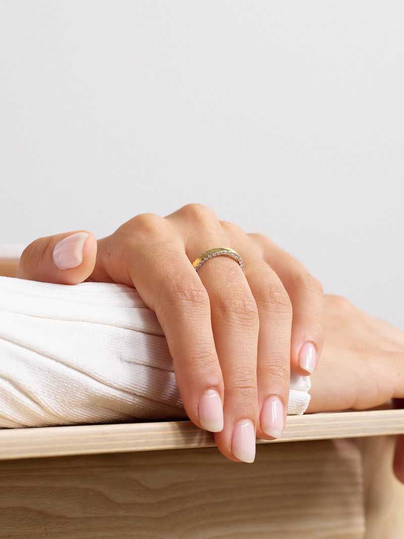 Yvonne Léon Grignotée 9-karat Gold Diamond Ring outlook