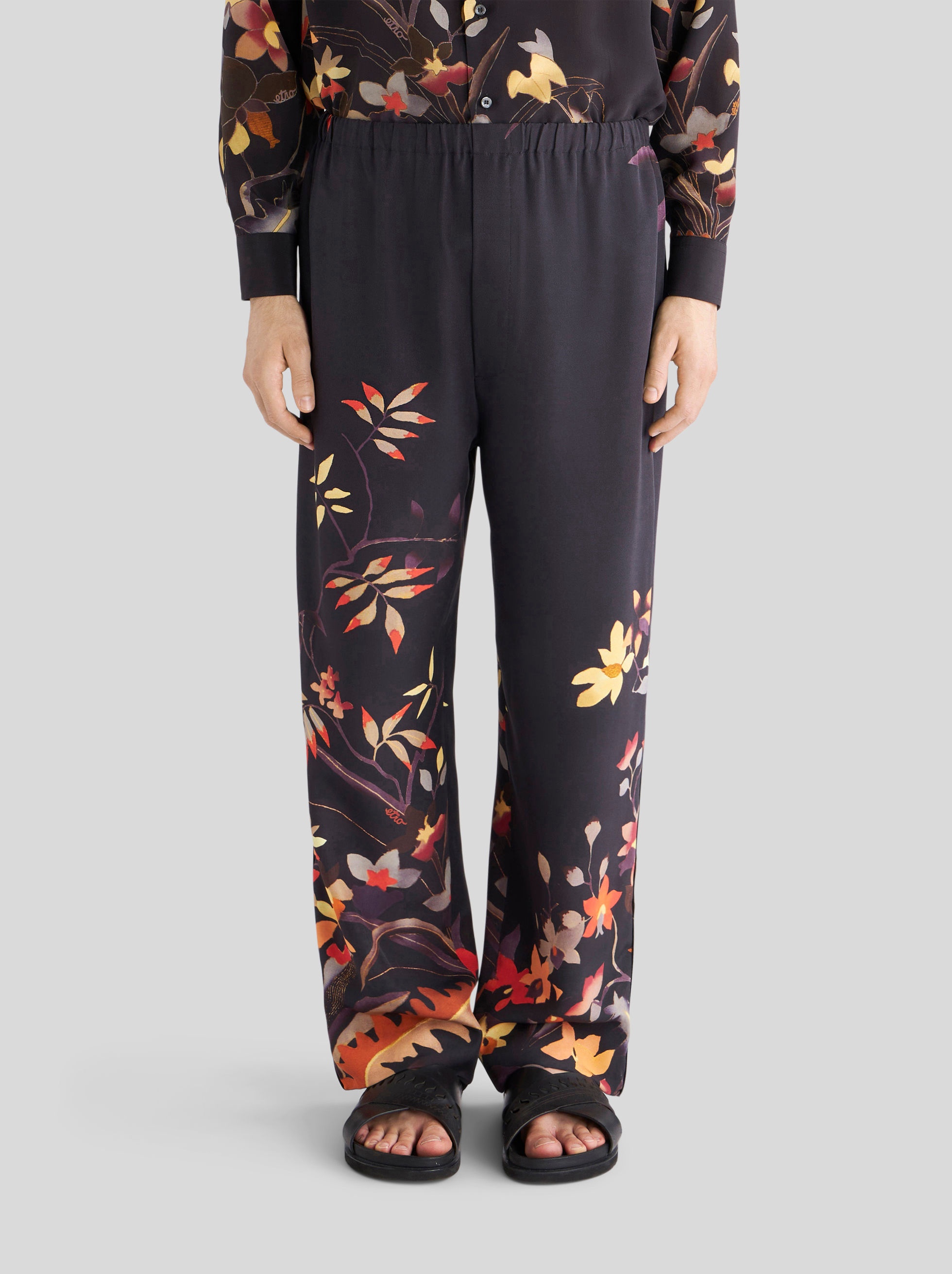 TROUSERS WITH LEAFY FLORAL PRINT - 2