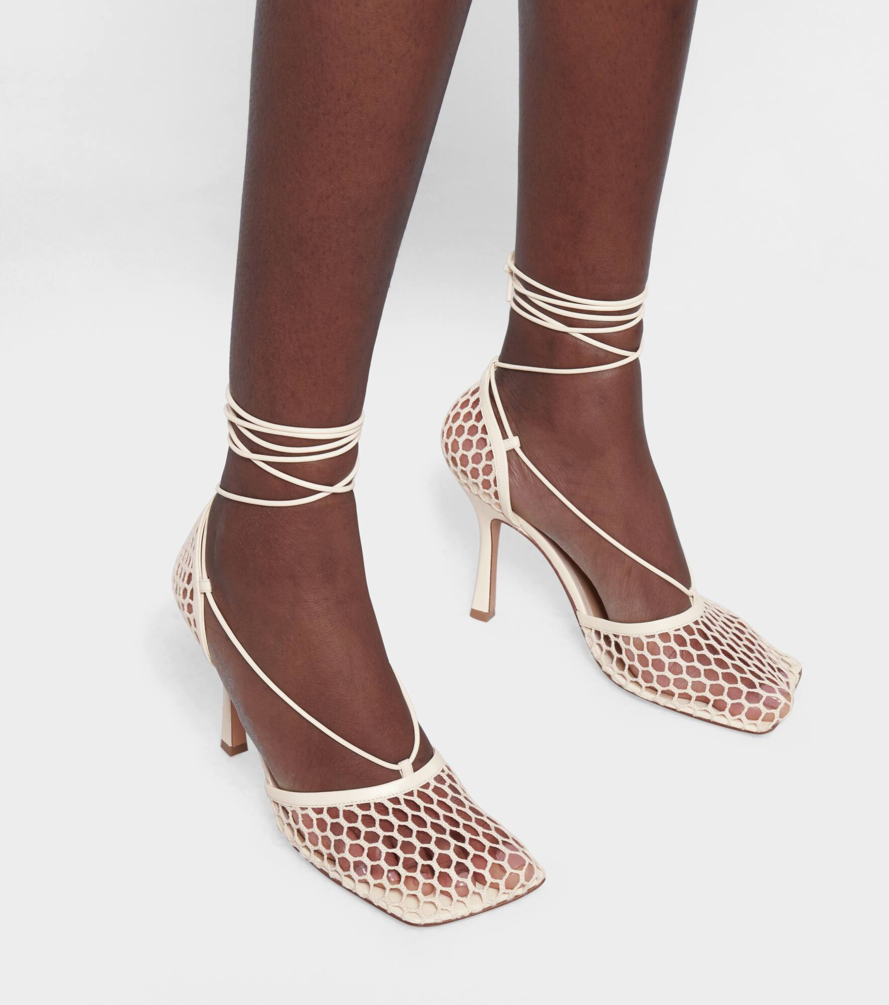 Stretch leather-trimmed mesh pumps - 4