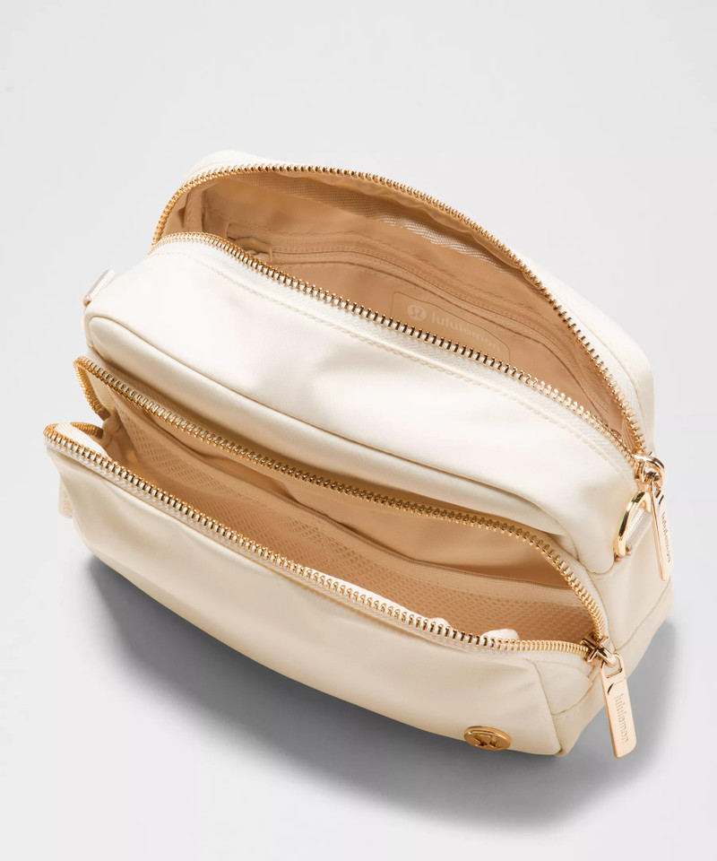 Everywhere Crossbody Bag 2L *L Monogram Metallic 4