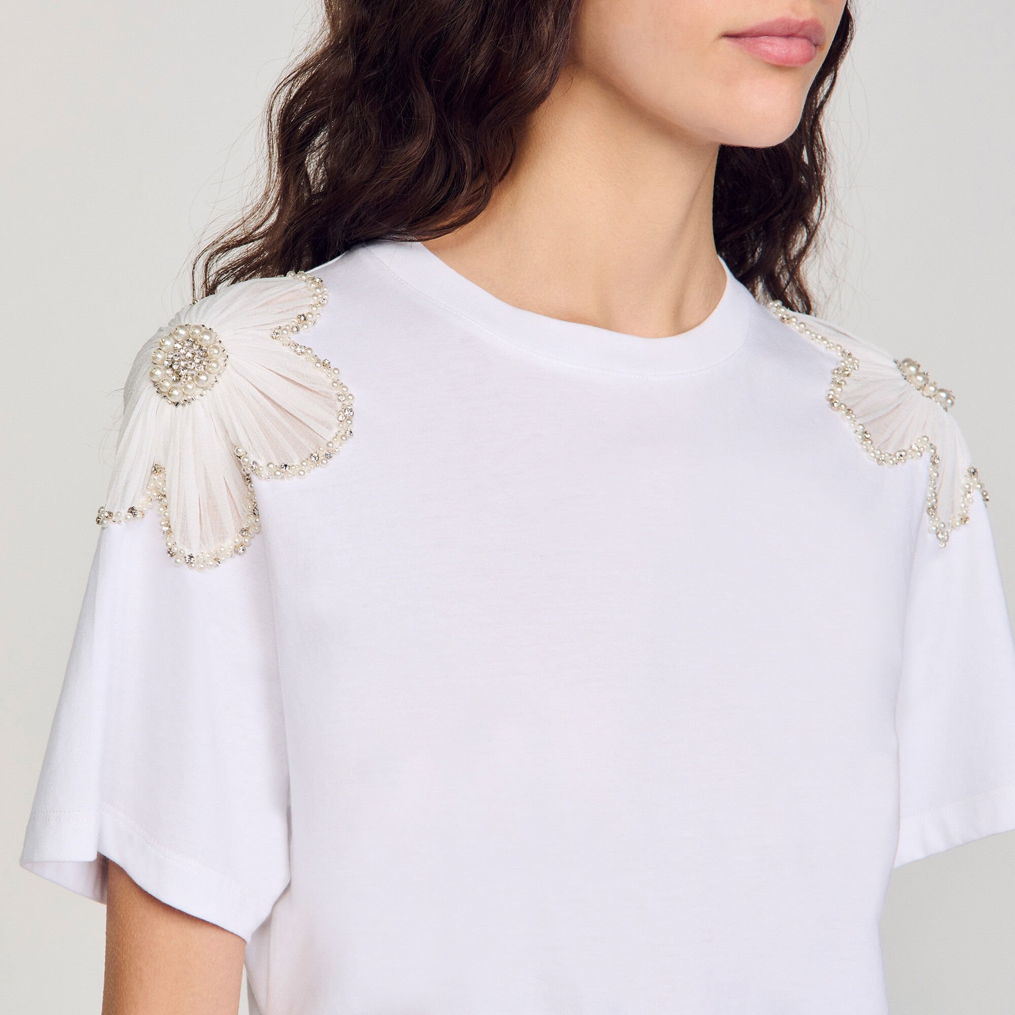 T-SHIRT WITH EMBROIDERED FLOWERS - 3