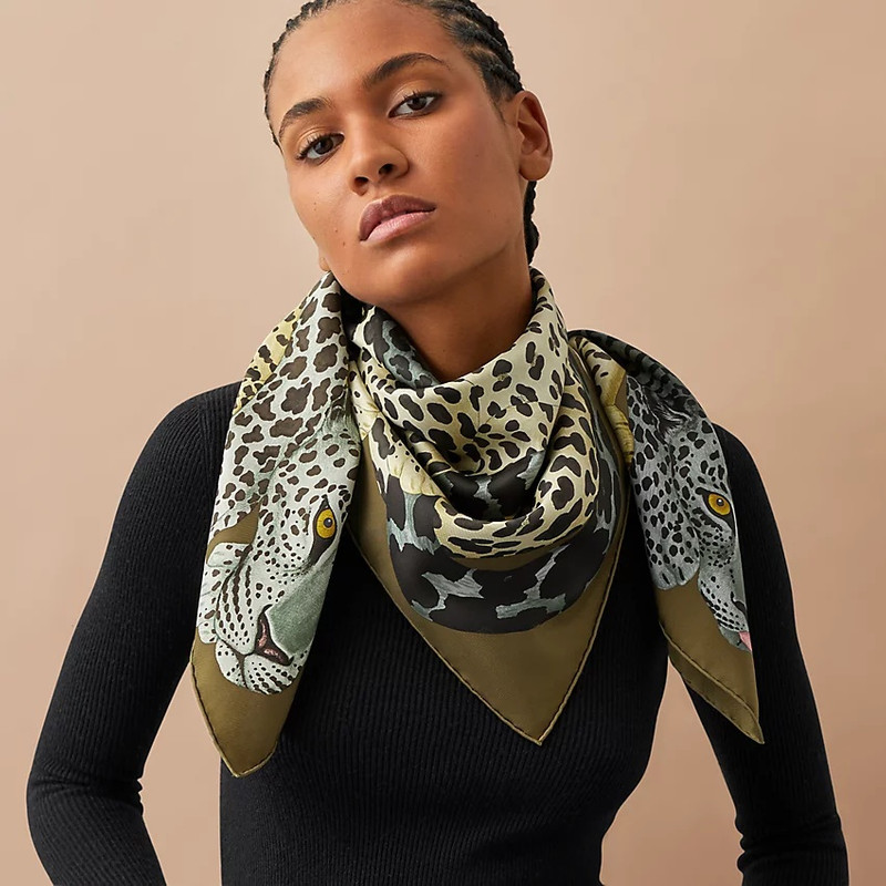 Hermès Lazy Leopardesses scarf 90 outlook