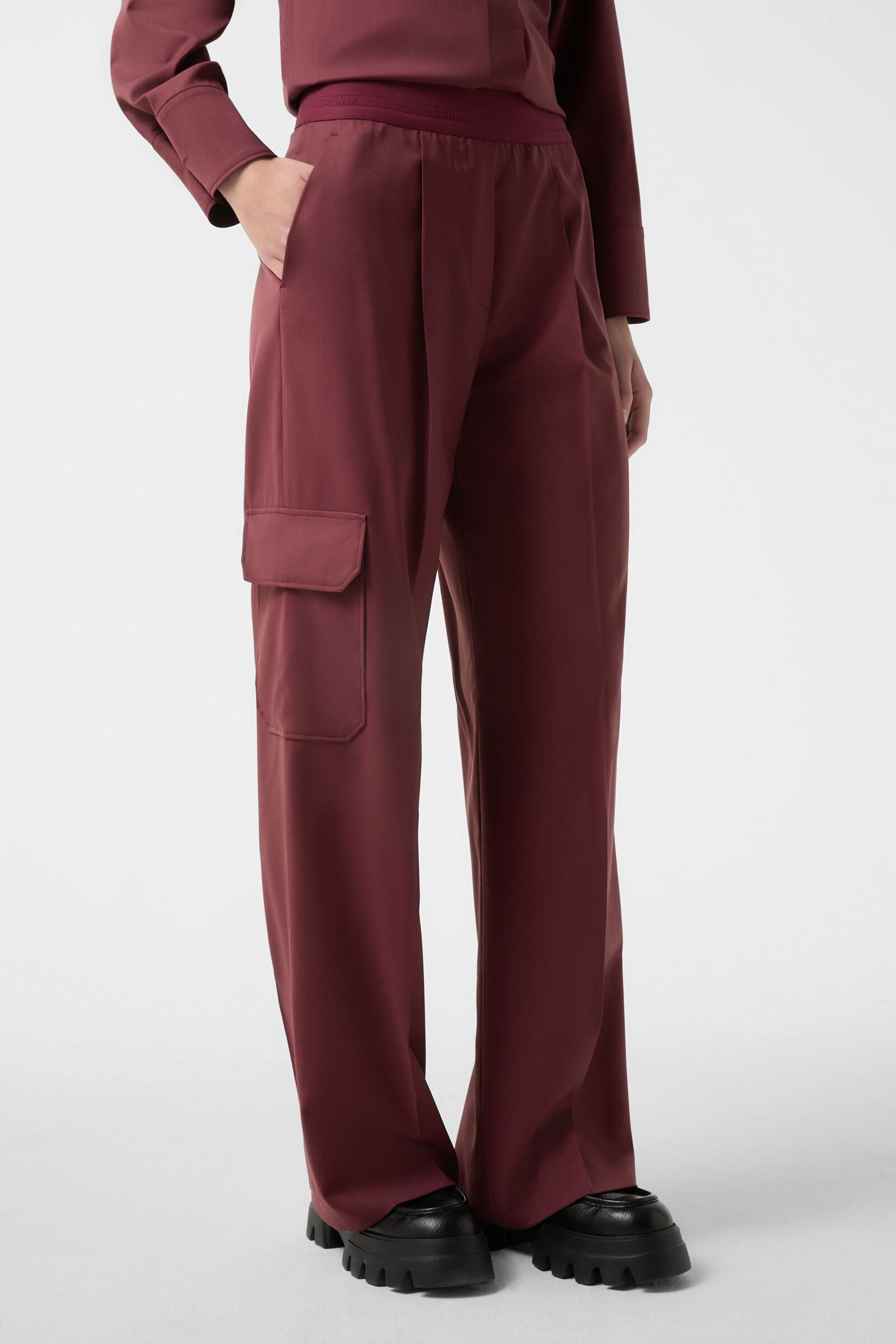 Yoko cargo pants in Wine red - 2