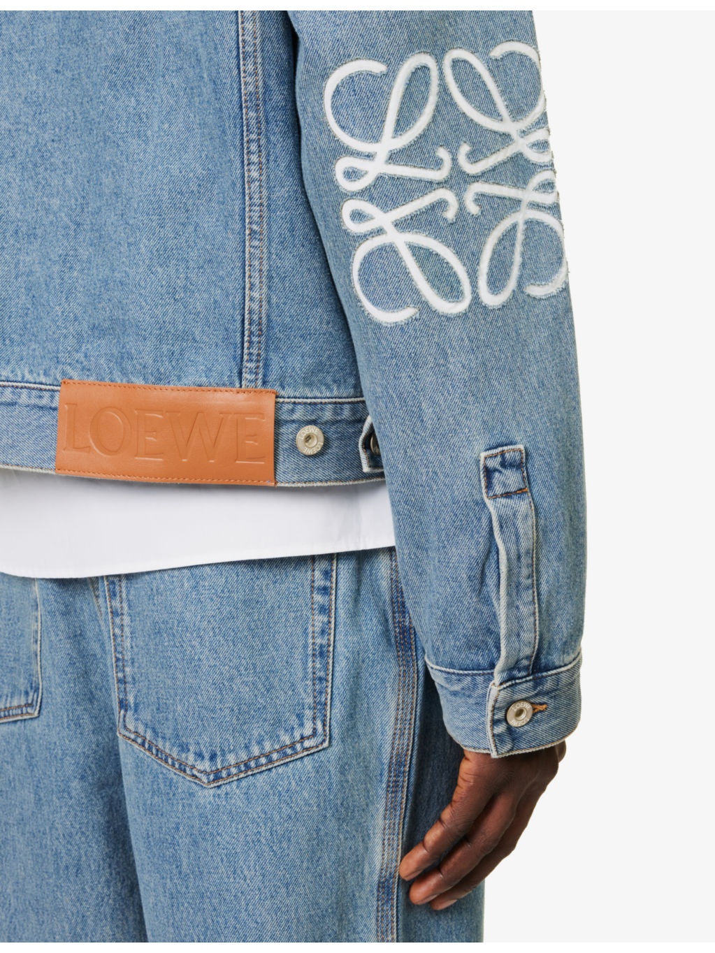 Anagram-embellished collared denim jacket - 5