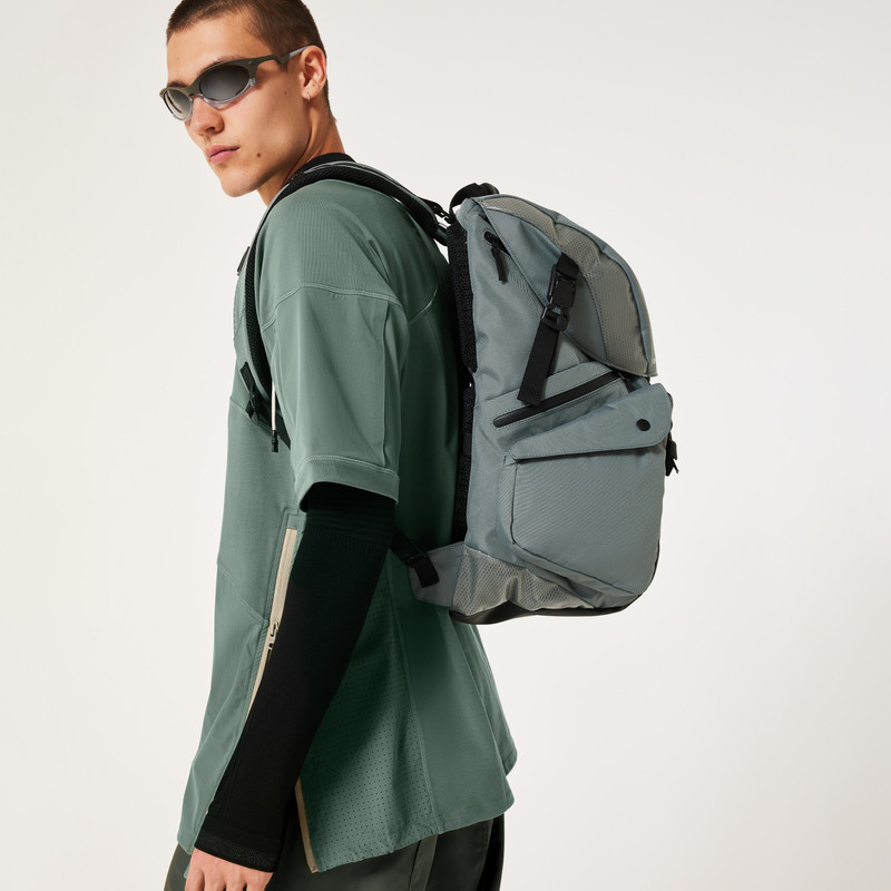 OAKLEY Latitude Flex Pack outlook
