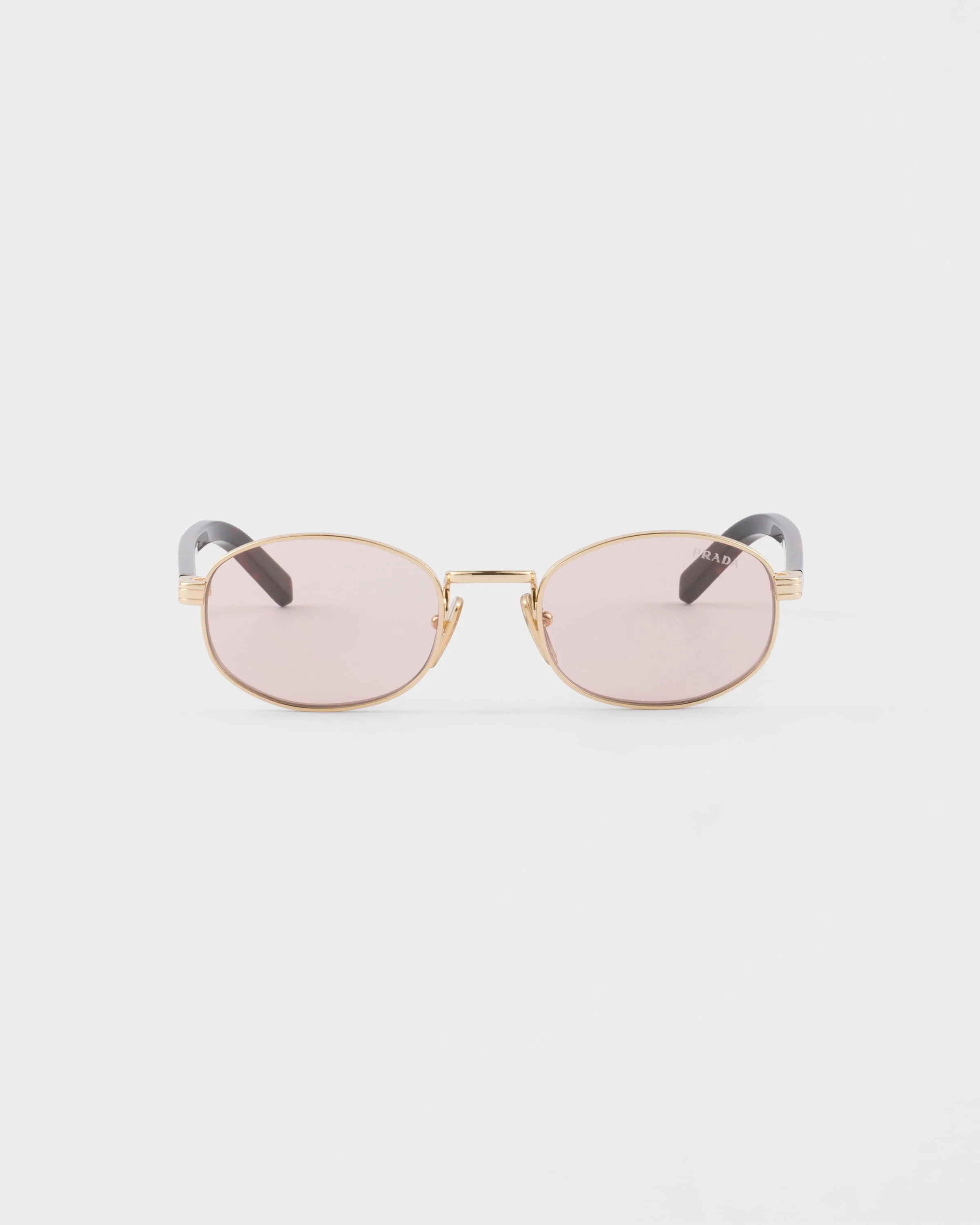Sunglasses with the iconic metal plaque - 1