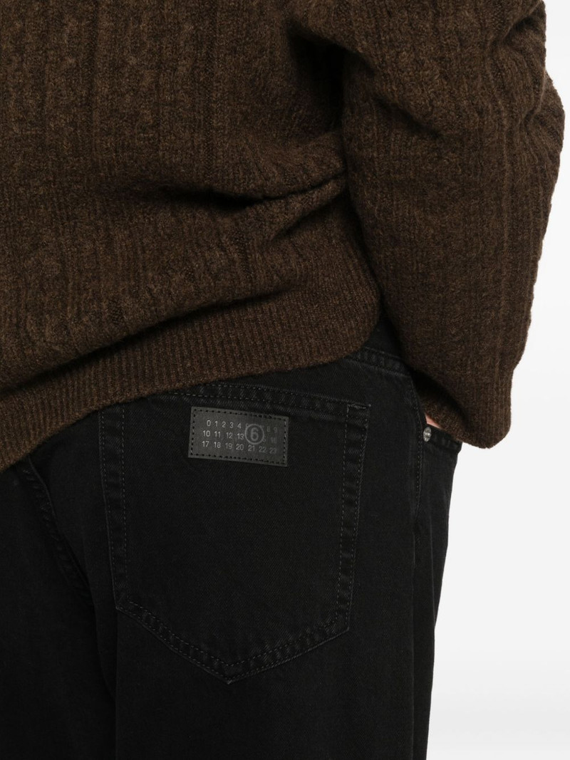 button-fastening jeans 5