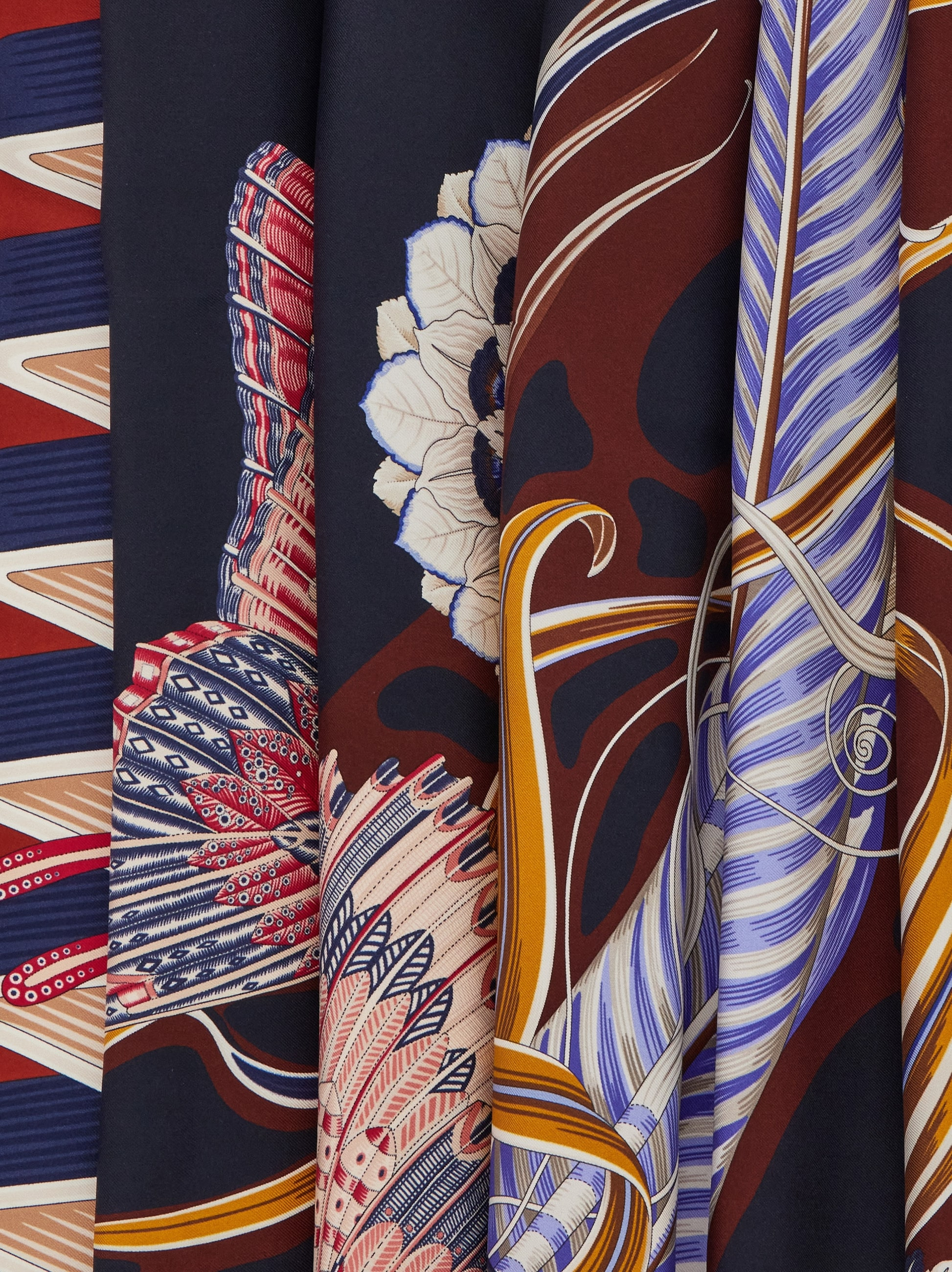 ボレロ・ショール Ferragamo Red/Bordeaux silk scarf with Giada print Ferragamo Red/Bordeaux silk scarf with Giada print | TheDoubleF