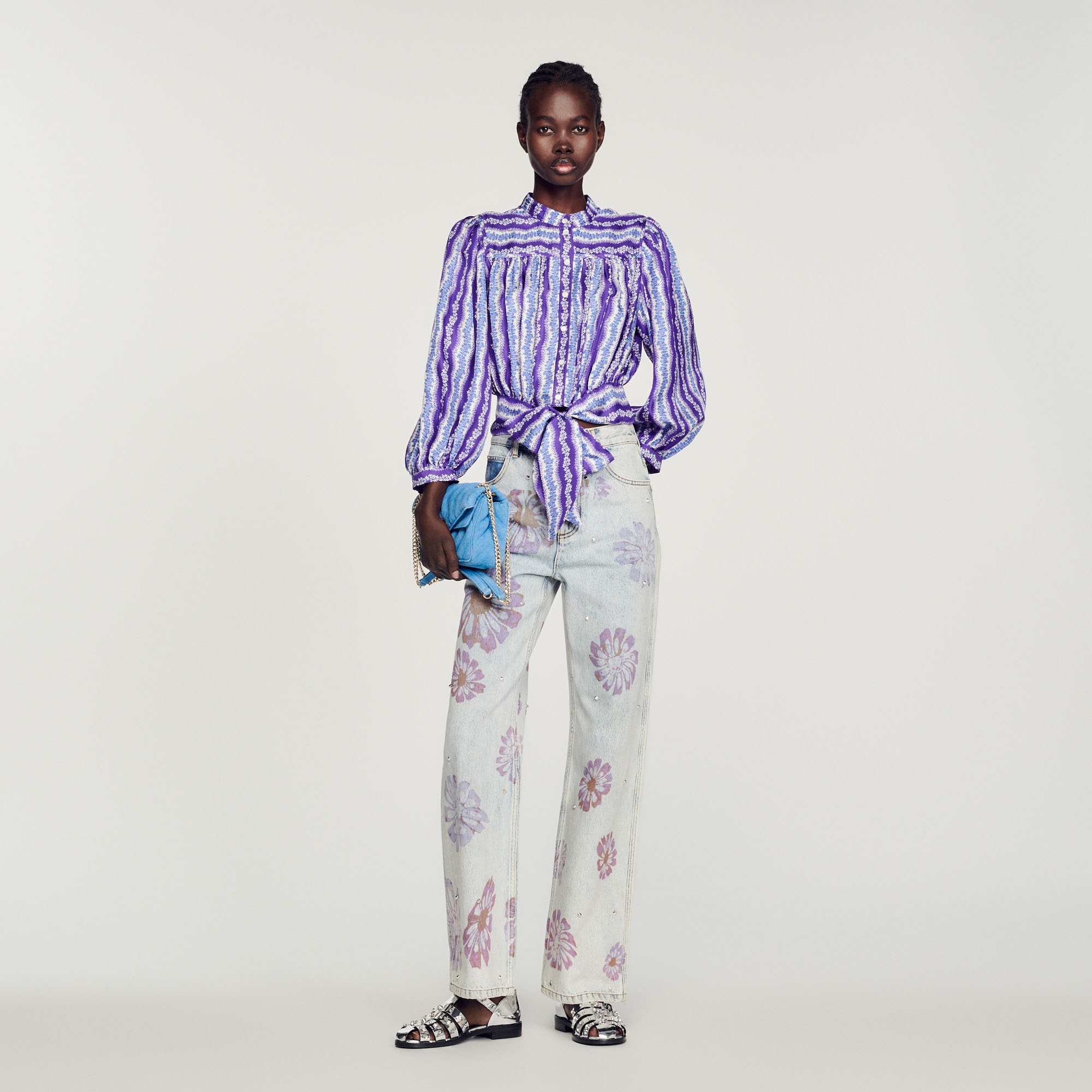 Cropped silk shirt with a floral print - 2