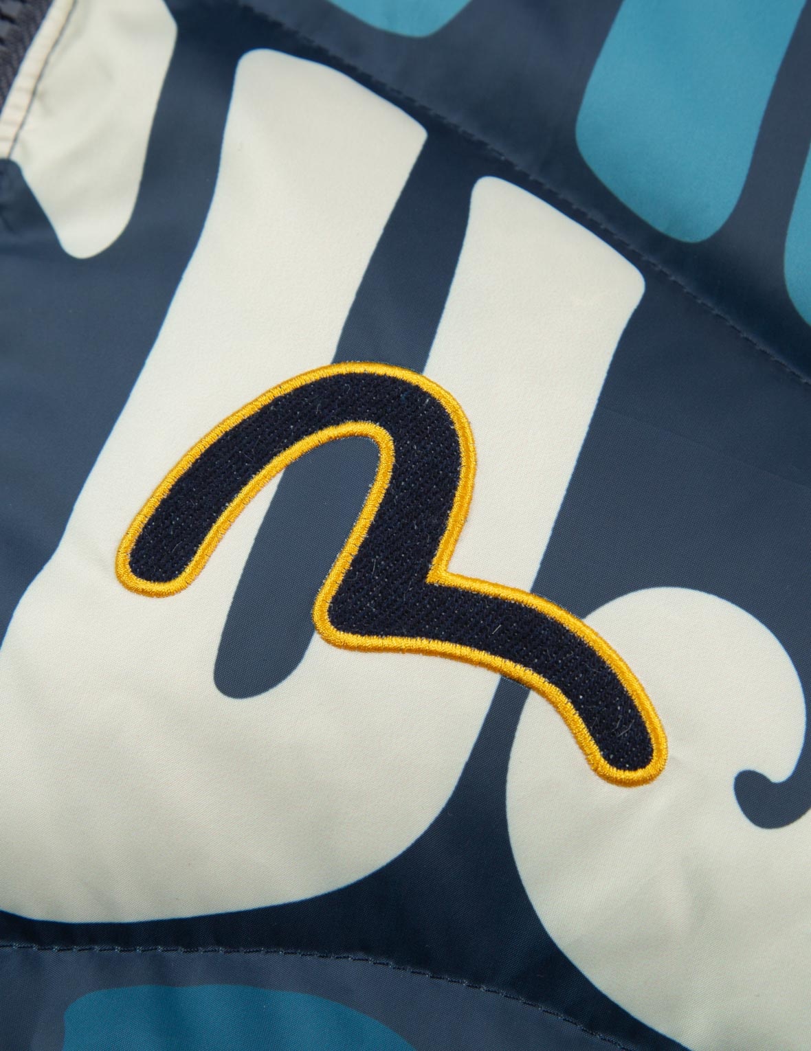 Allover Wavy Text Print Down Jacket - 7