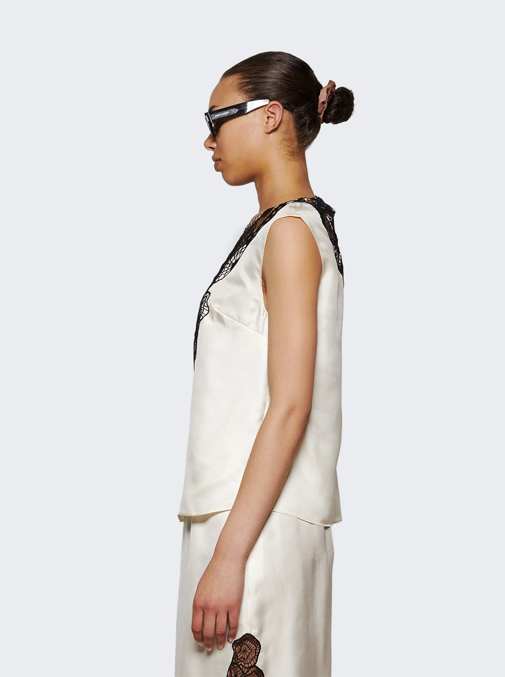 Pola Sleeveless Top With Lace Ivory And Black - 3