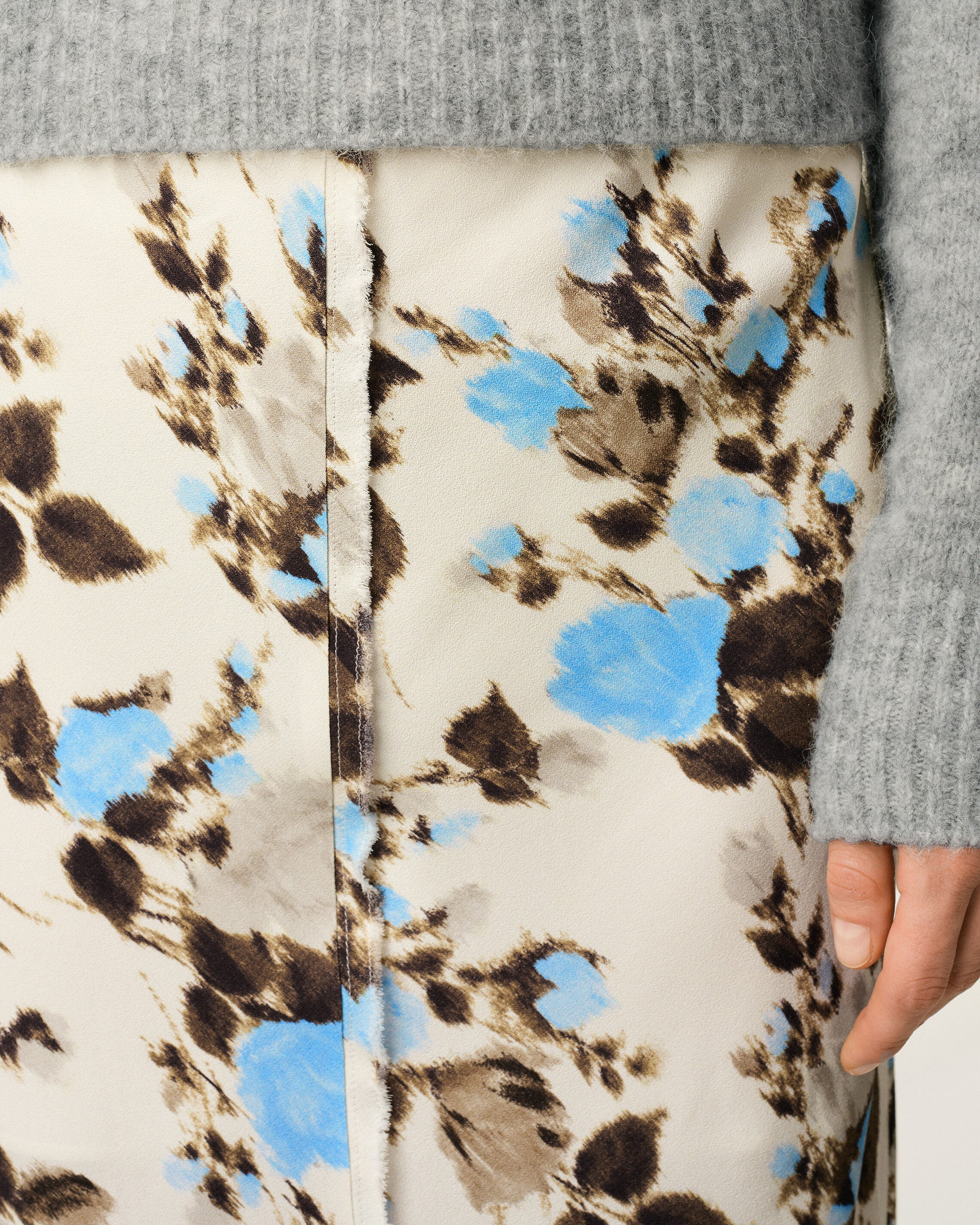 BLUE FLOWER PRINTED  RAW EDGES DETAILS MIDI SKIRT - 5