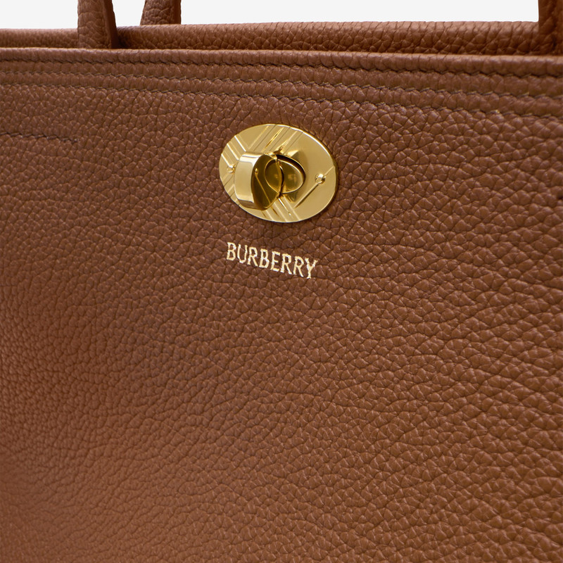 Burberry Small Cotswolds Tote outlook