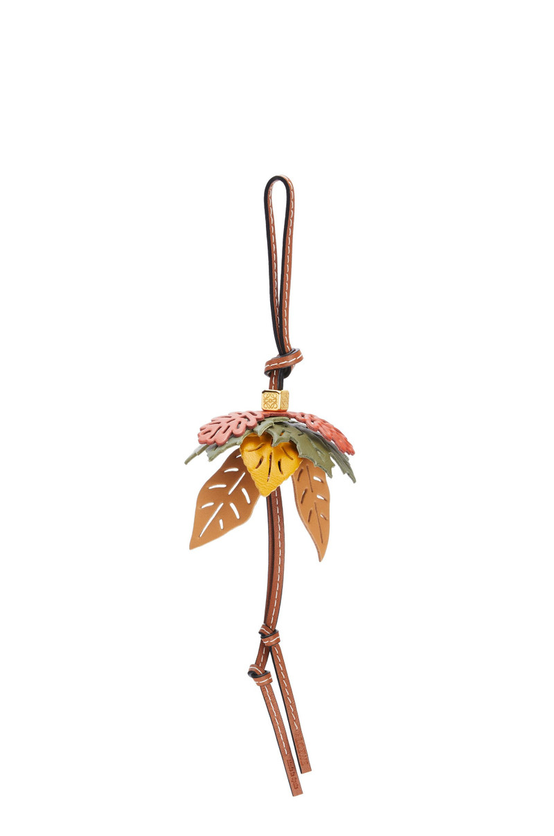 Leaves charm in classic calfskin 1