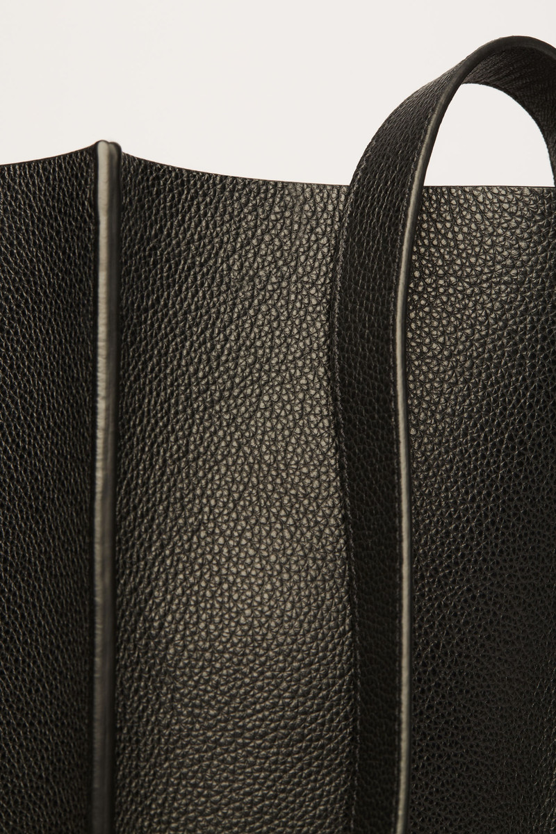 Market bucket bag black 7